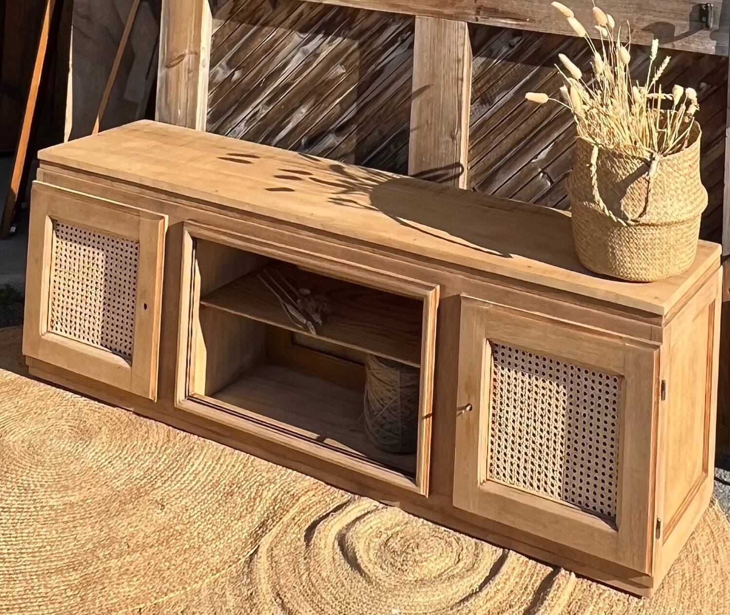 Meuble télé tv ancien en bois brut et cannage
