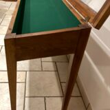 Presentation glass table