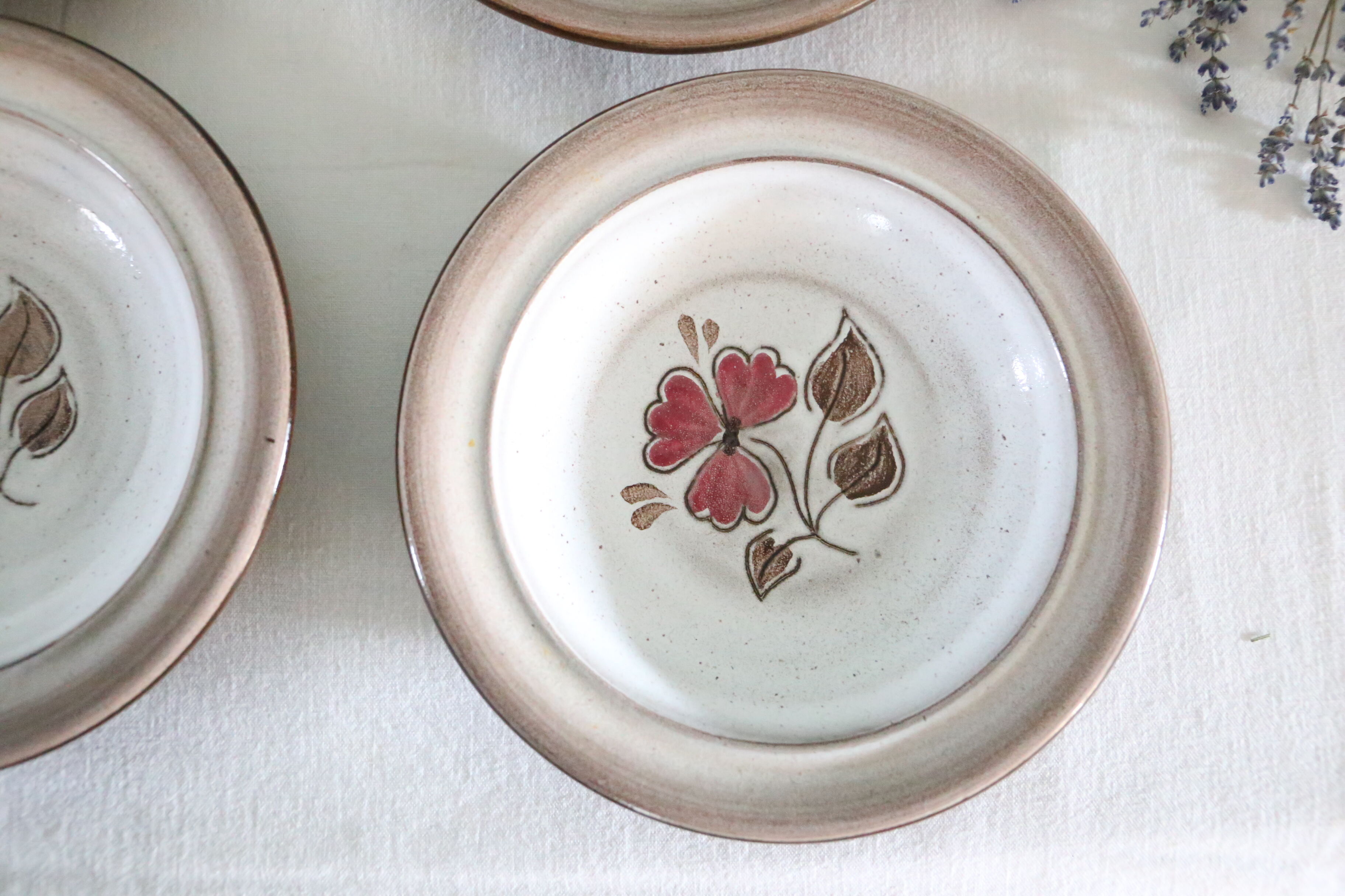 Set of 5 Niderviller hollow plates, made of sandstone