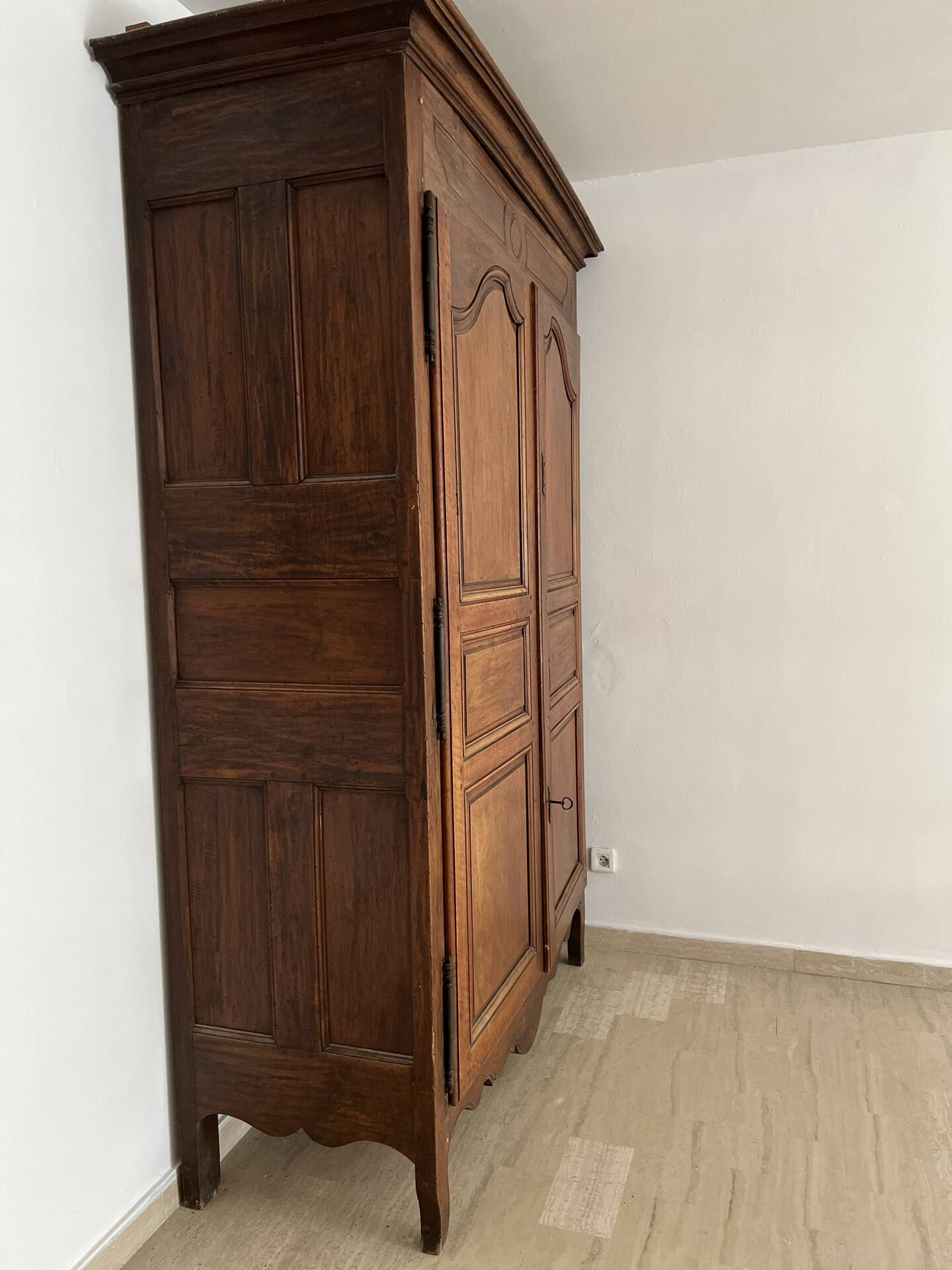Antique Louis XIV wardrobe in solid cherry – Late 18th century – At