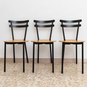 Set of 3 Italian mid-century chairs in black steel frame and natural wood seats - stackable, 1970s