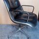 Fauteuil Charles Pollock cuir noir époque 1970