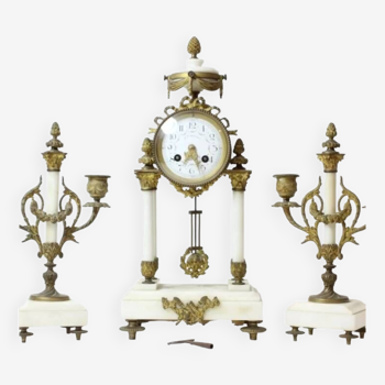 Pendule et paire de candélabres style Louis XVI
