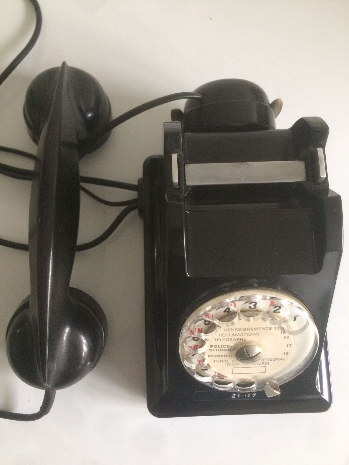 Téléphone PTT en bakélite noir vintage