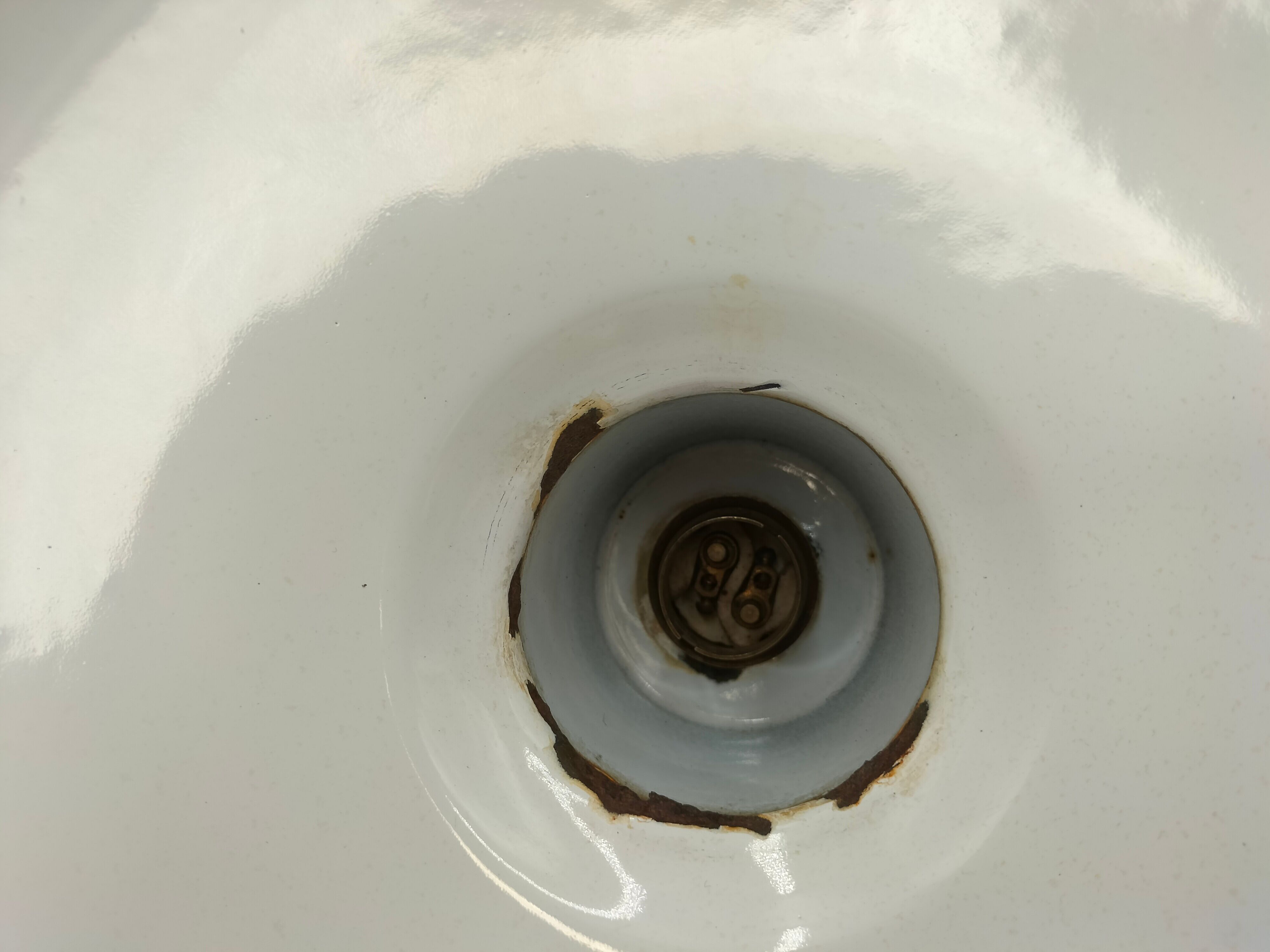 Industrial lamp in enamelled sheet metal