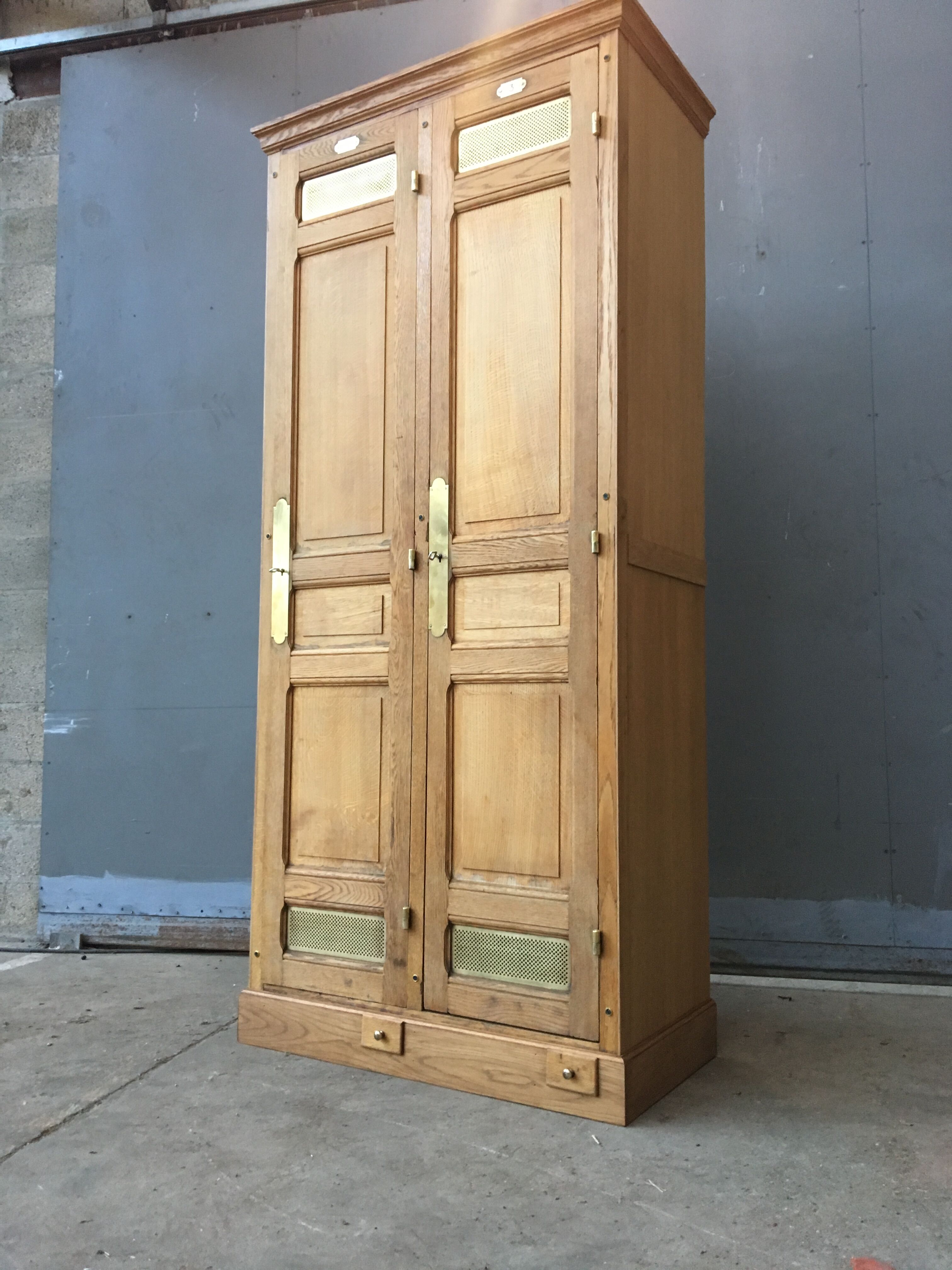 Former wardrobe of the Bank of France in light oak, 2 doors, years 30