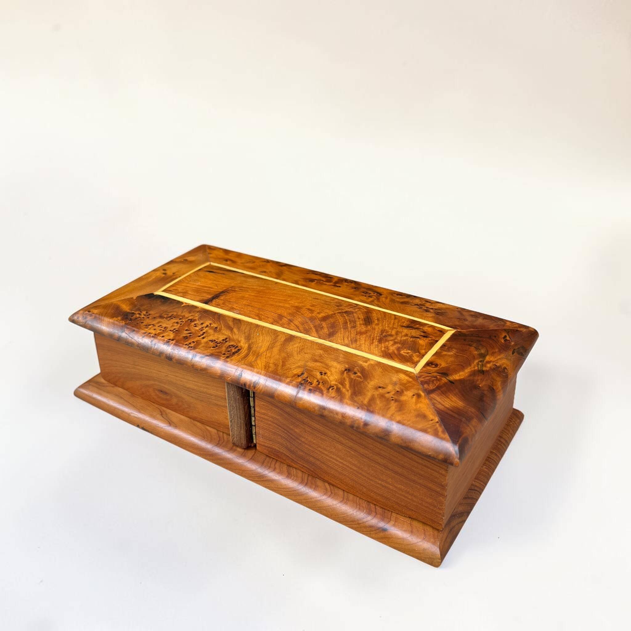 Moroccan jewellery box made of thuya wood - bohemian chic jewellery case
