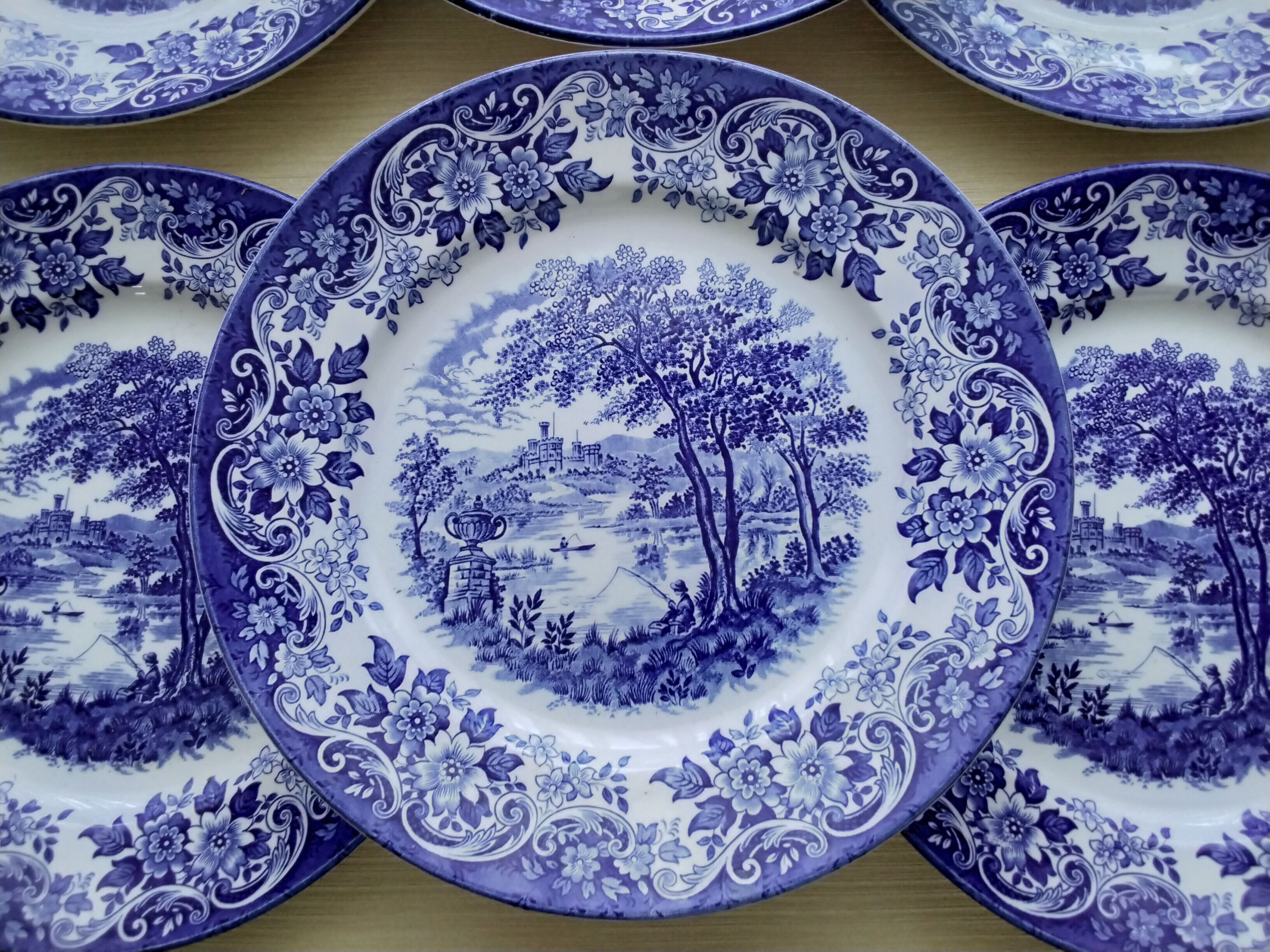 6 Flat plates in English porcelain Broad Hurst Staffordshire