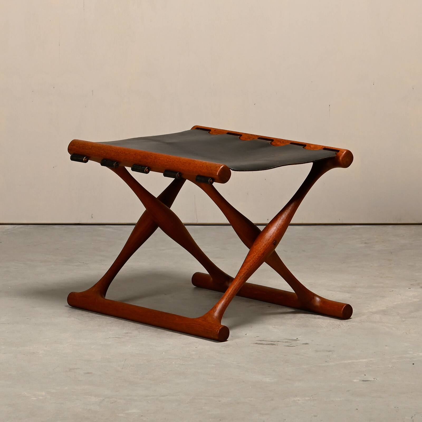 Poul Hundevad PH43 Guldhøj Stool in Teak and Black Leather, Denmark, 1960s