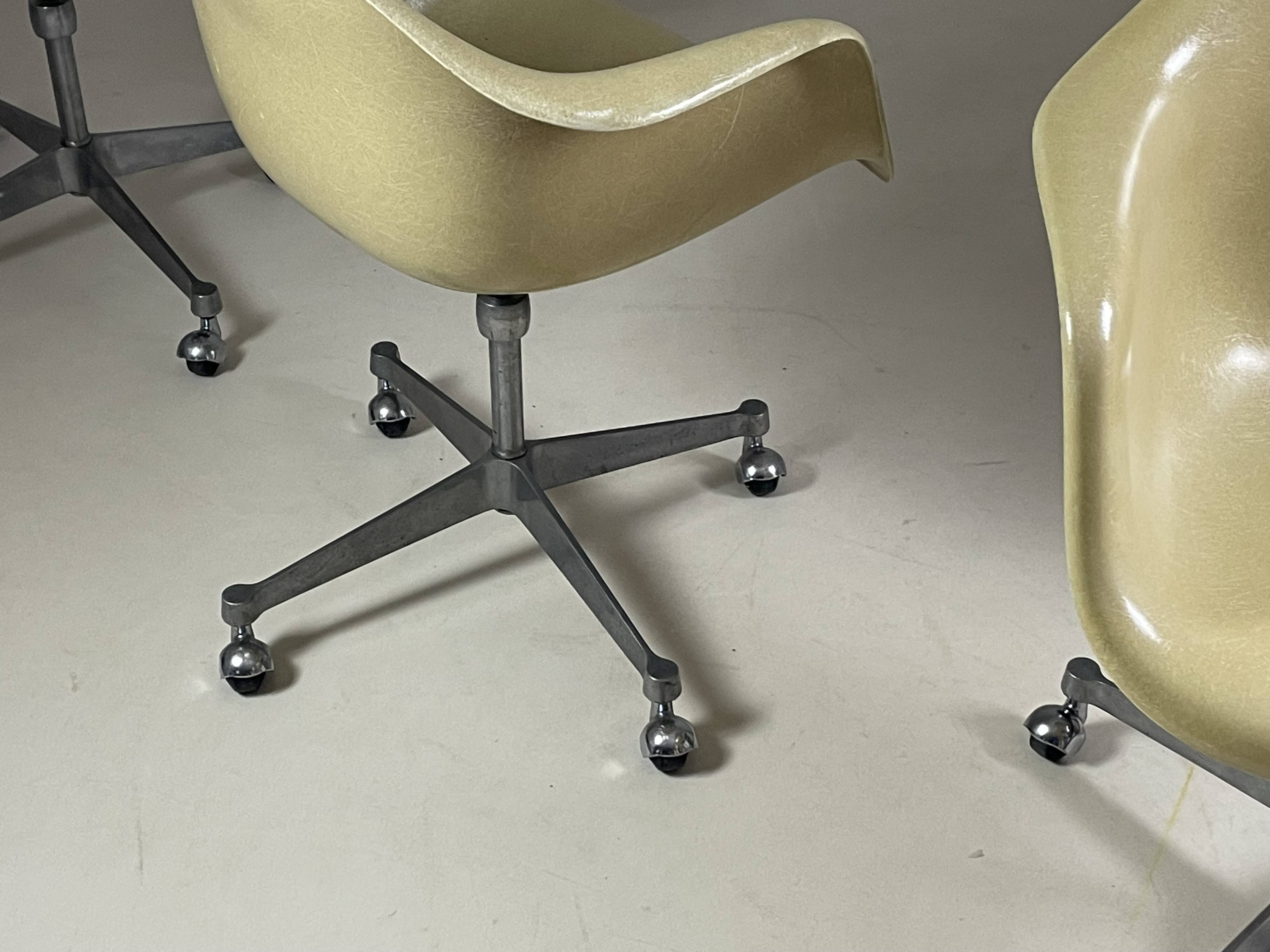 Fiberglass armchair by Charles Eames for Herman Miller, 1960