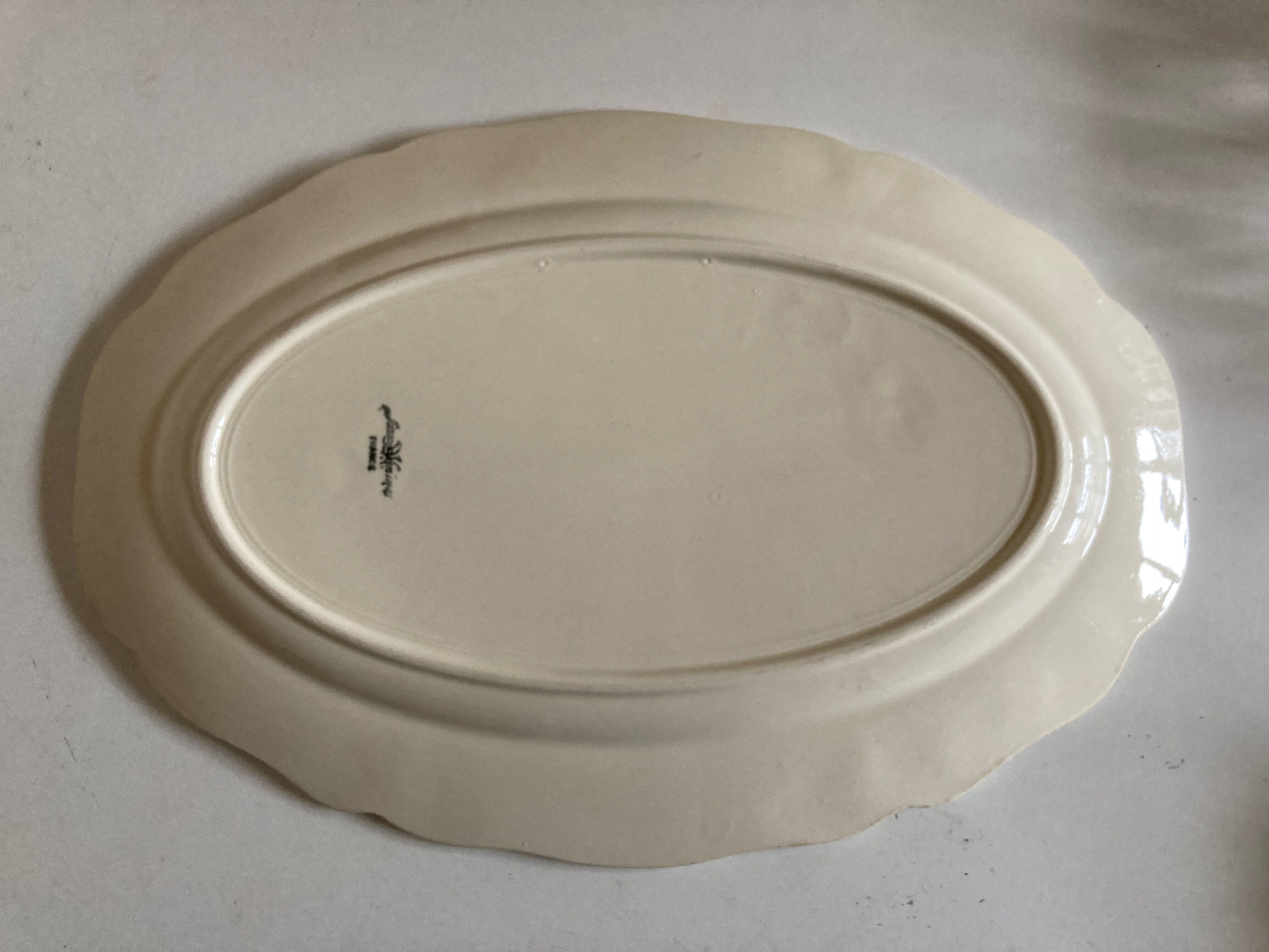 Sarreguemines ivory faience dish with 38cm godrons