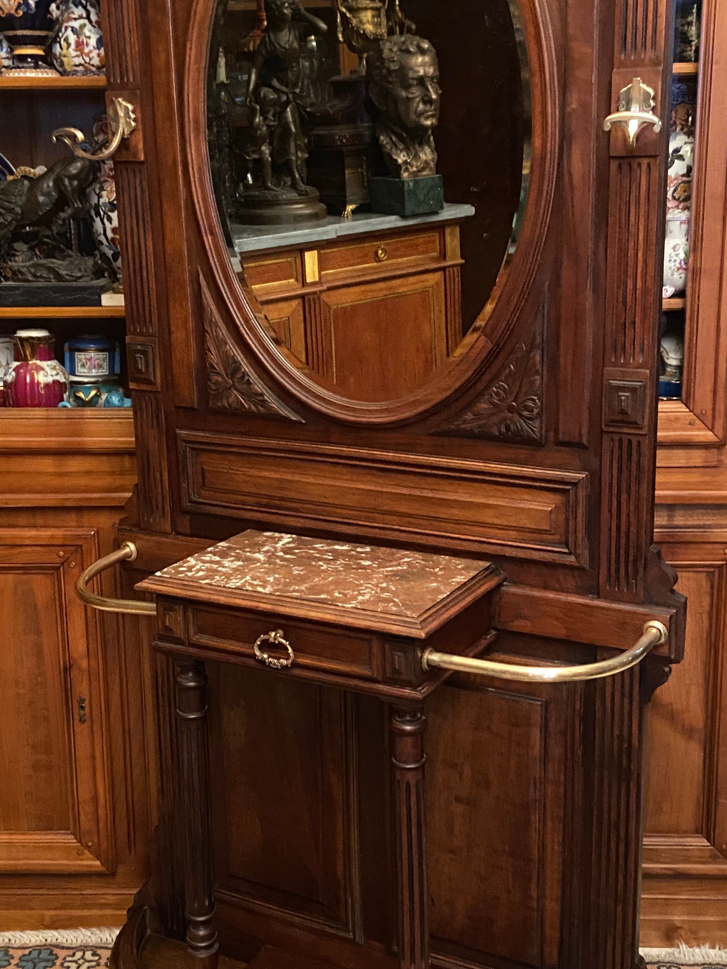 Porte-manteau de vestibule en noyer massif avec miroir ovale et patères en bronze