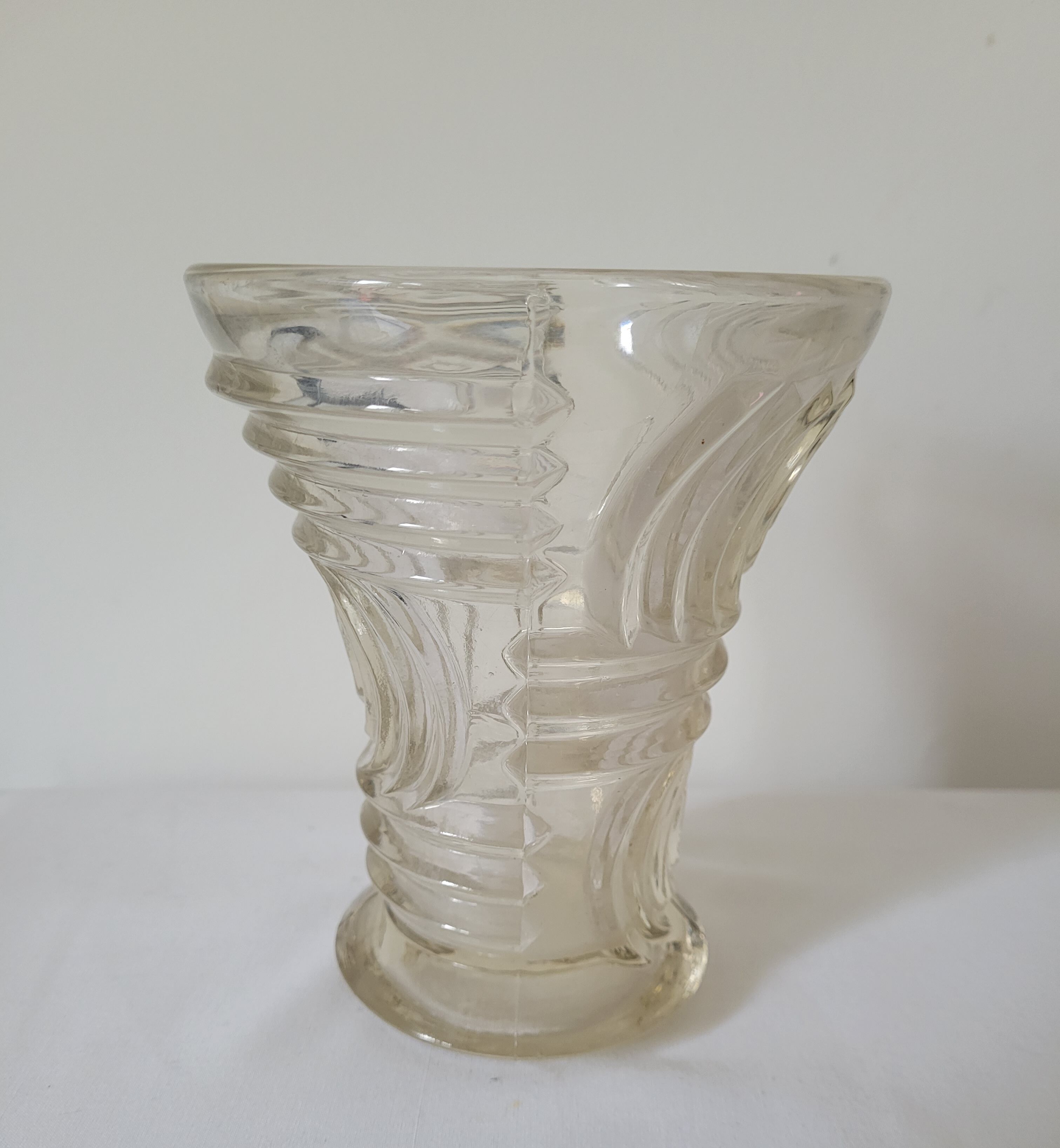 Vase Art deco molded glass