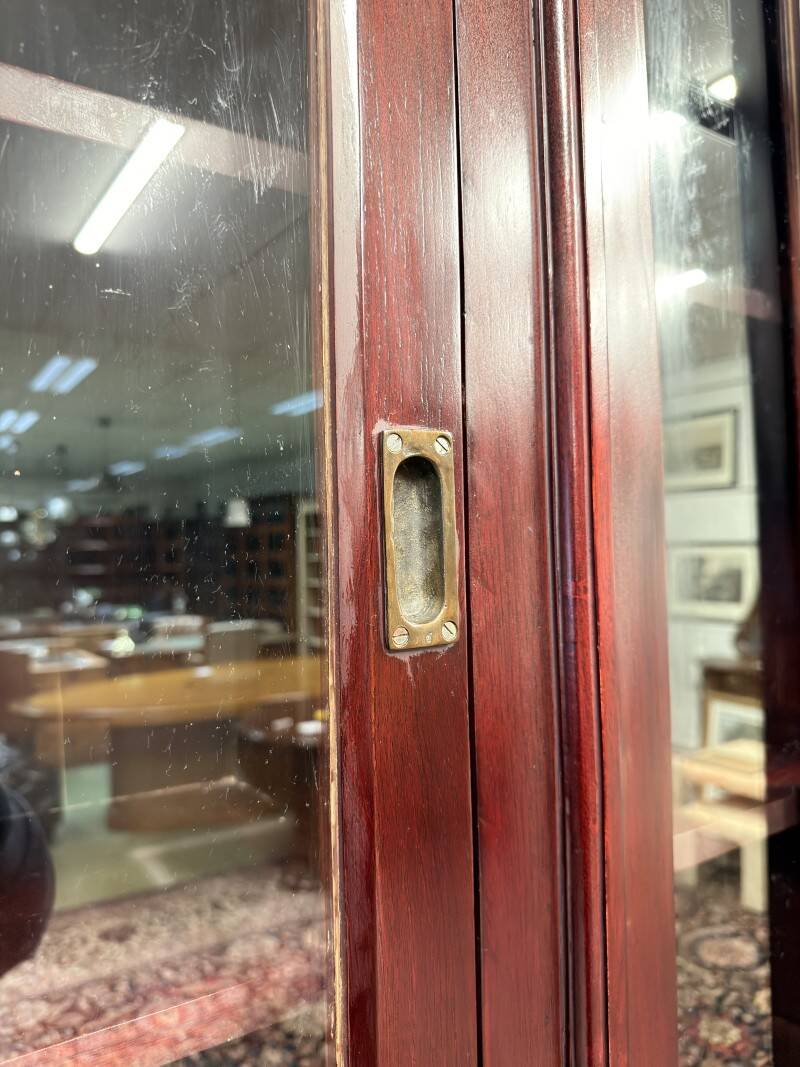 Bibliothèque anglaise avec échelle