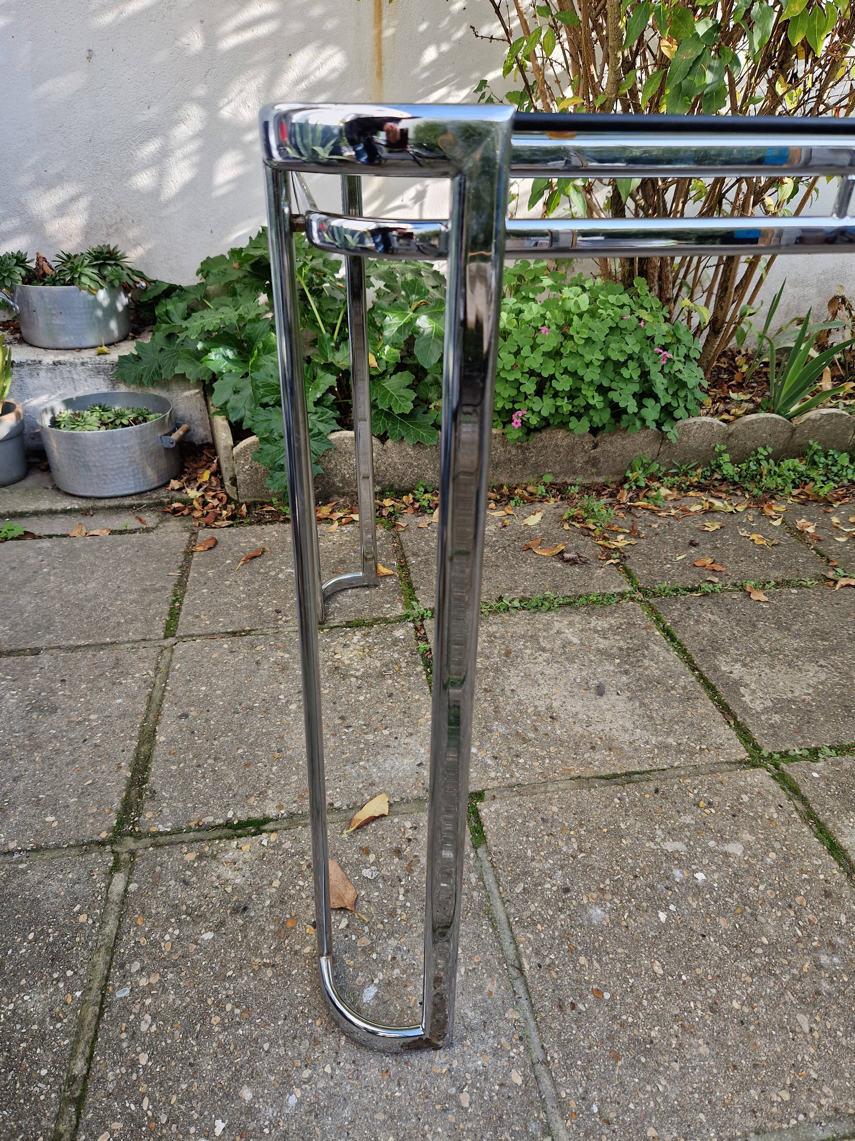 Table en métal chromé 1970 circa