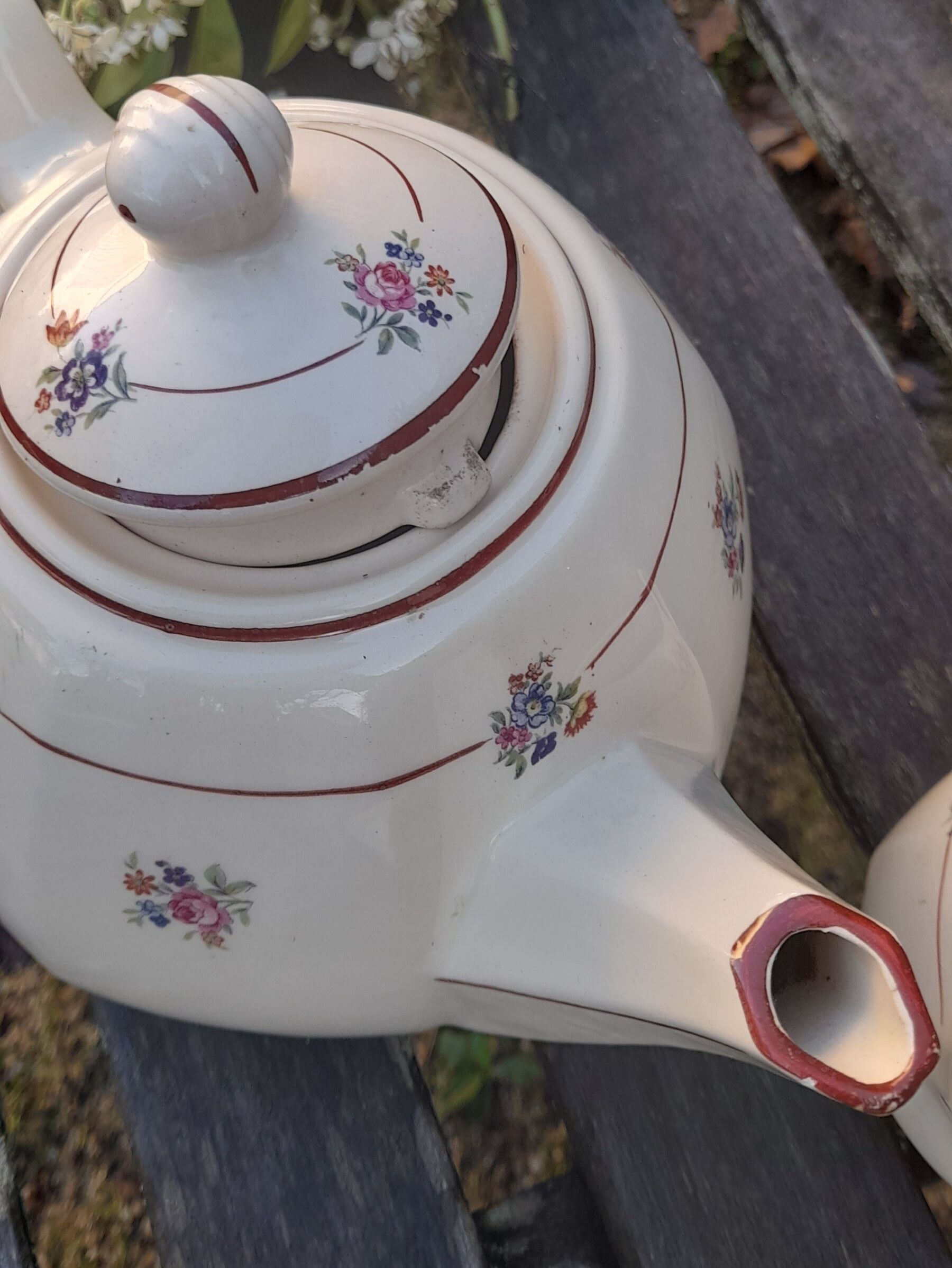 Theiere et pot à lait faience motif fleuri années 1930, Salins - France, E.Charbonnier