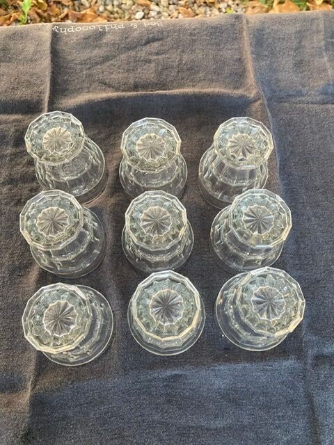 Faceted aperitif glasses