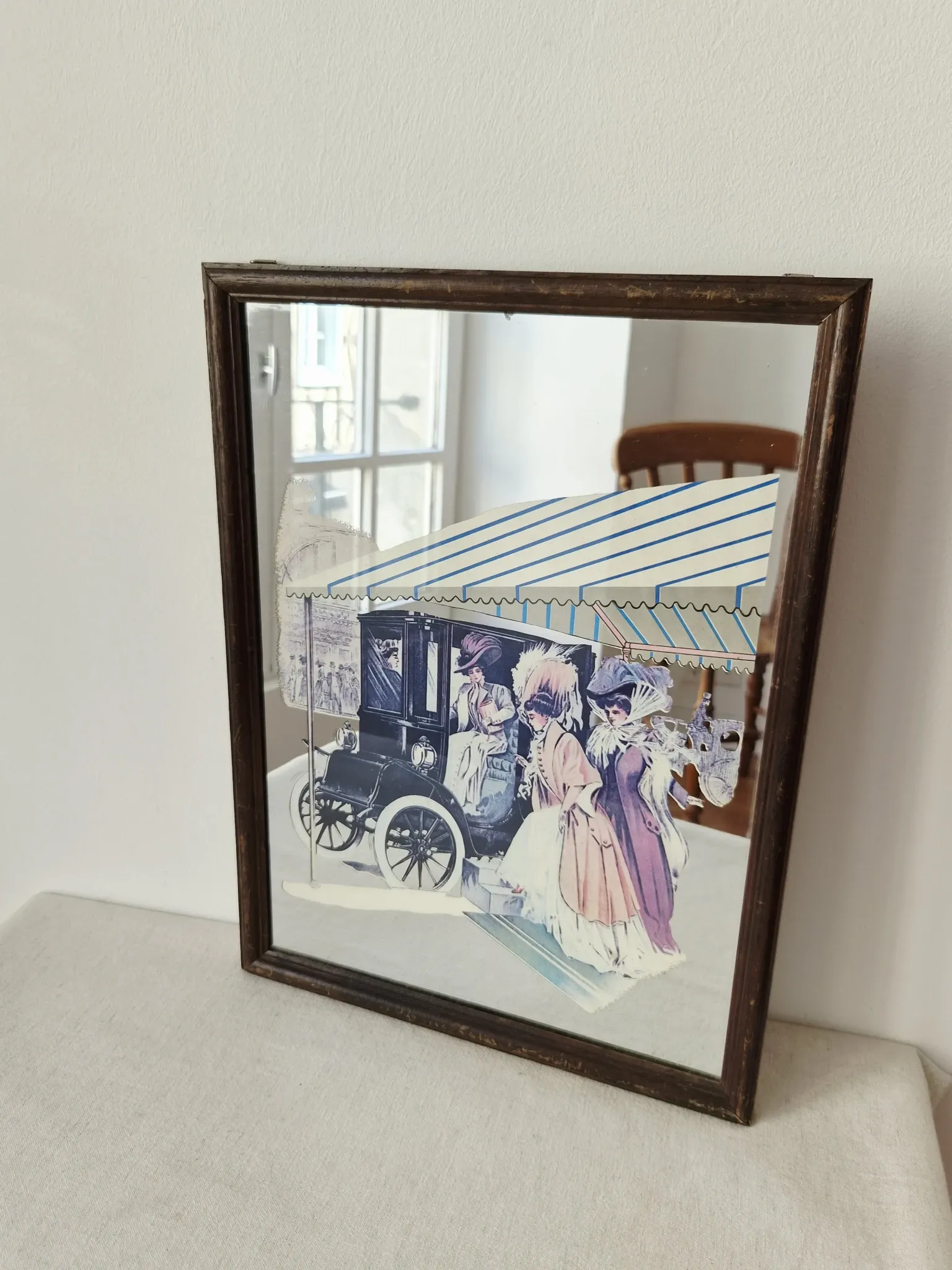 Vintage 1960s mirror - Retro "Belle Époque" scene - Wooden frame