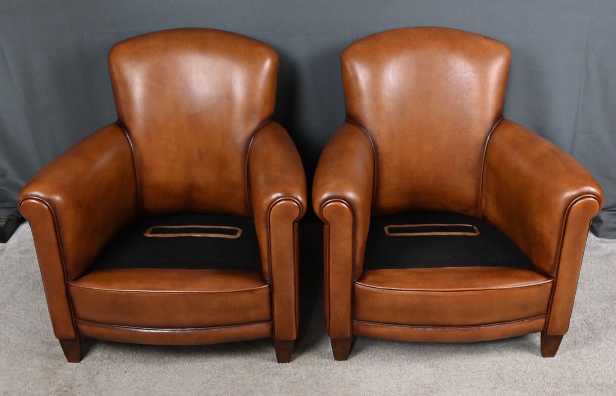 Paire de fauteuils club en cuir