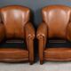 Paire de fauteuils club en cuir