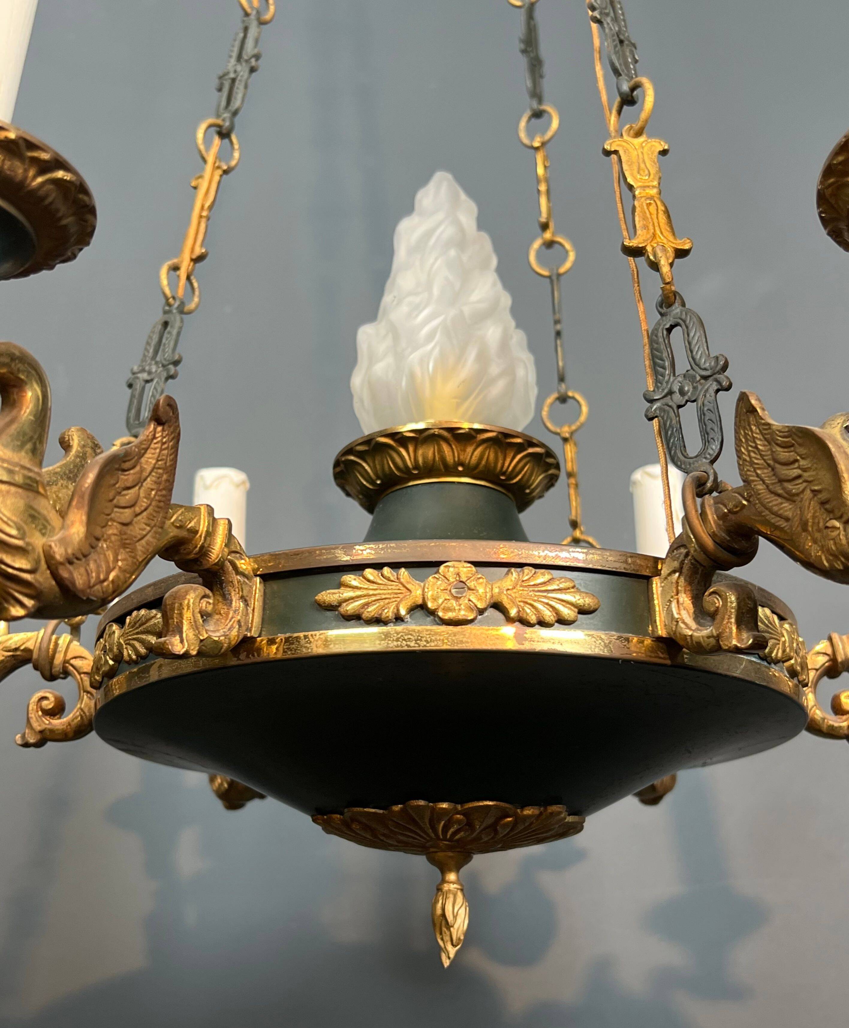 Lustre de style Empire en bronze, tôle verte et flamme en verre moulé