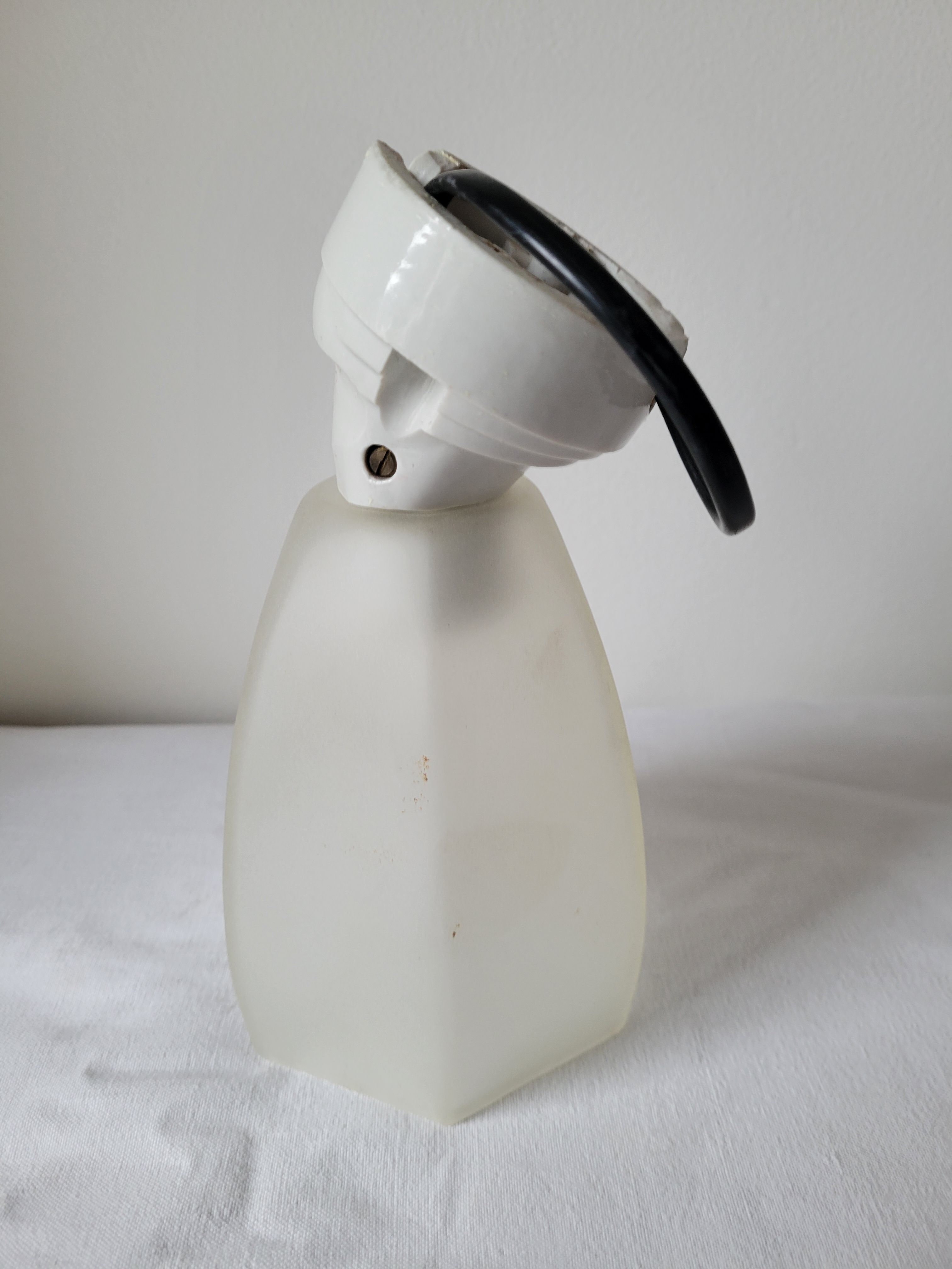 Art deco wall lamp in porcelain and glass