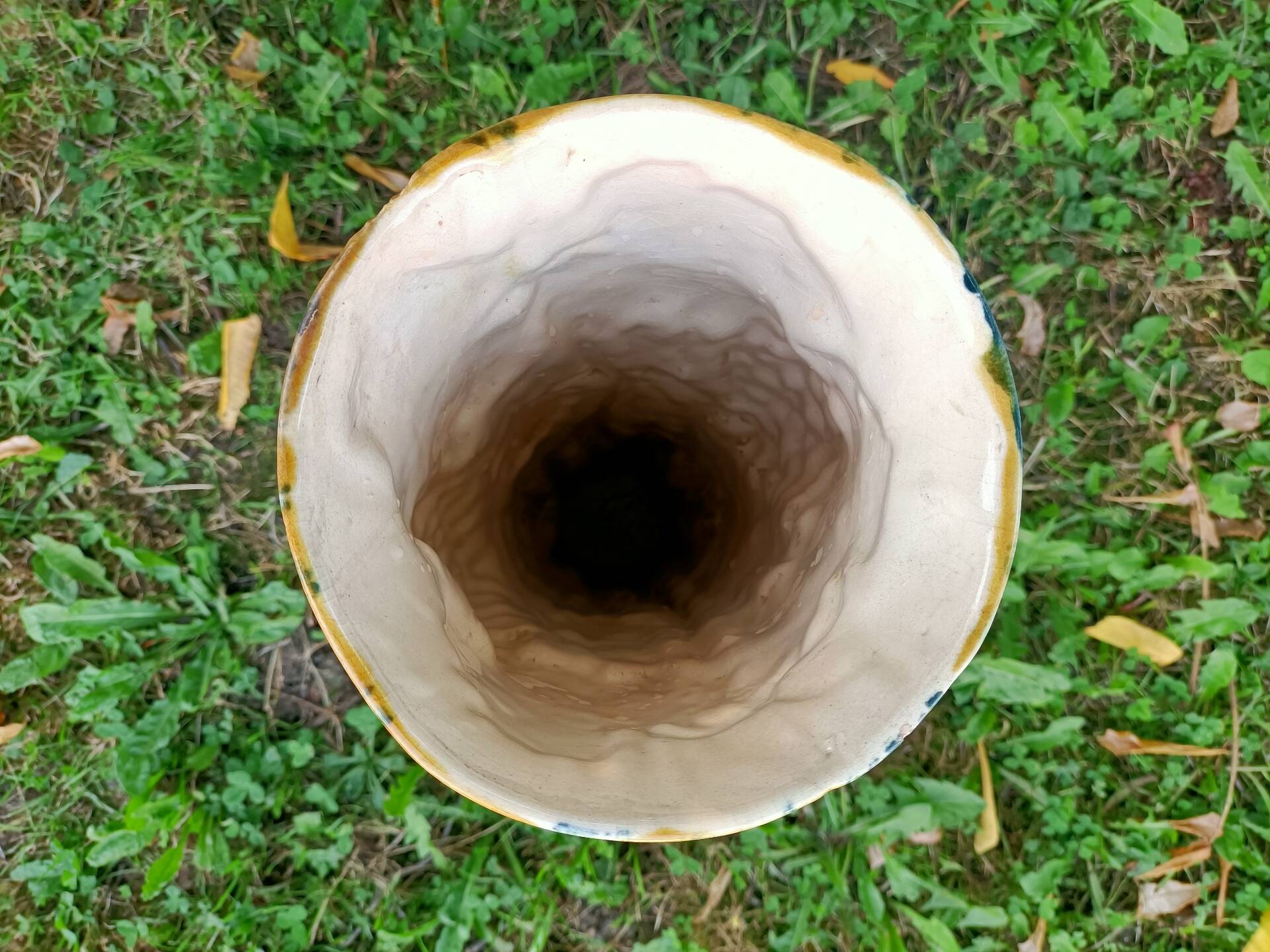Retro Grapevine Barbotine Vase
