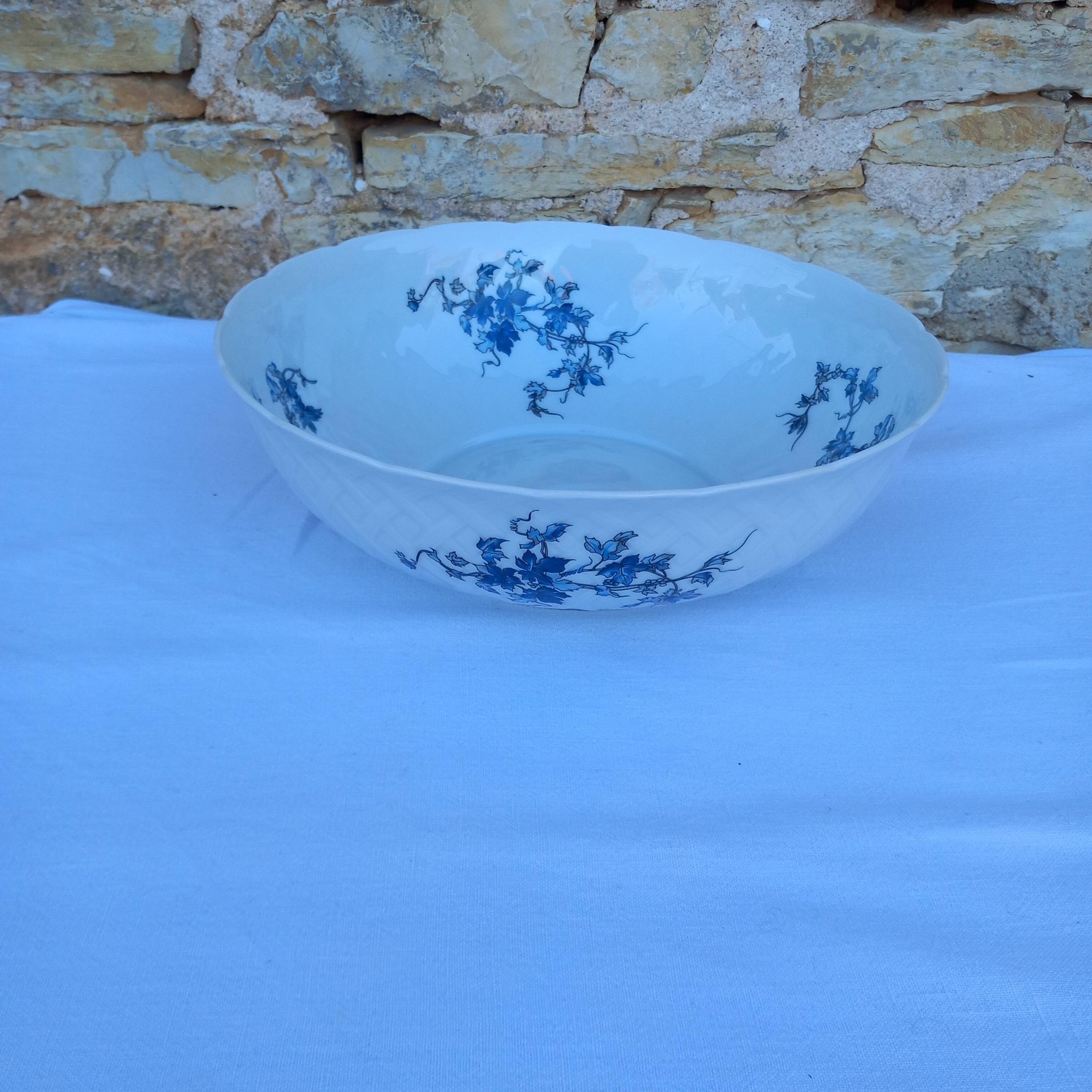 Limoges Bernardaud porcelain salad bowl - Saint Saens model - 1970s