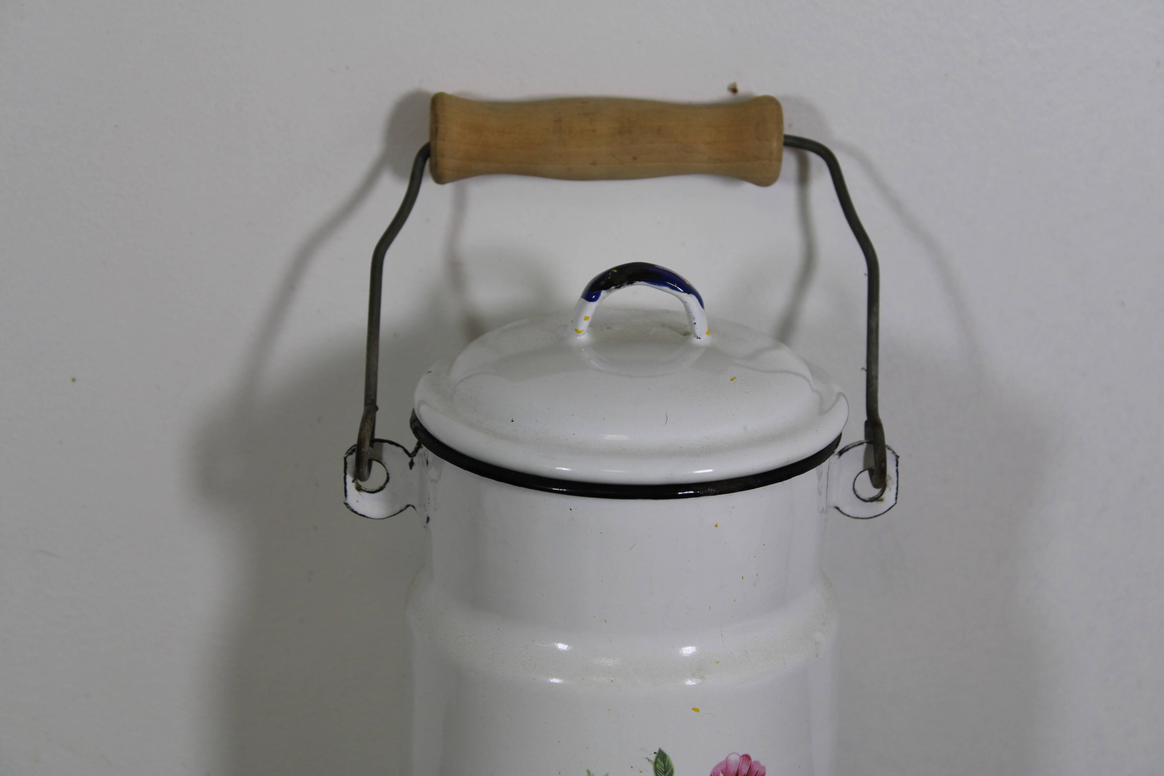 Enamelled sheet metal milk jar