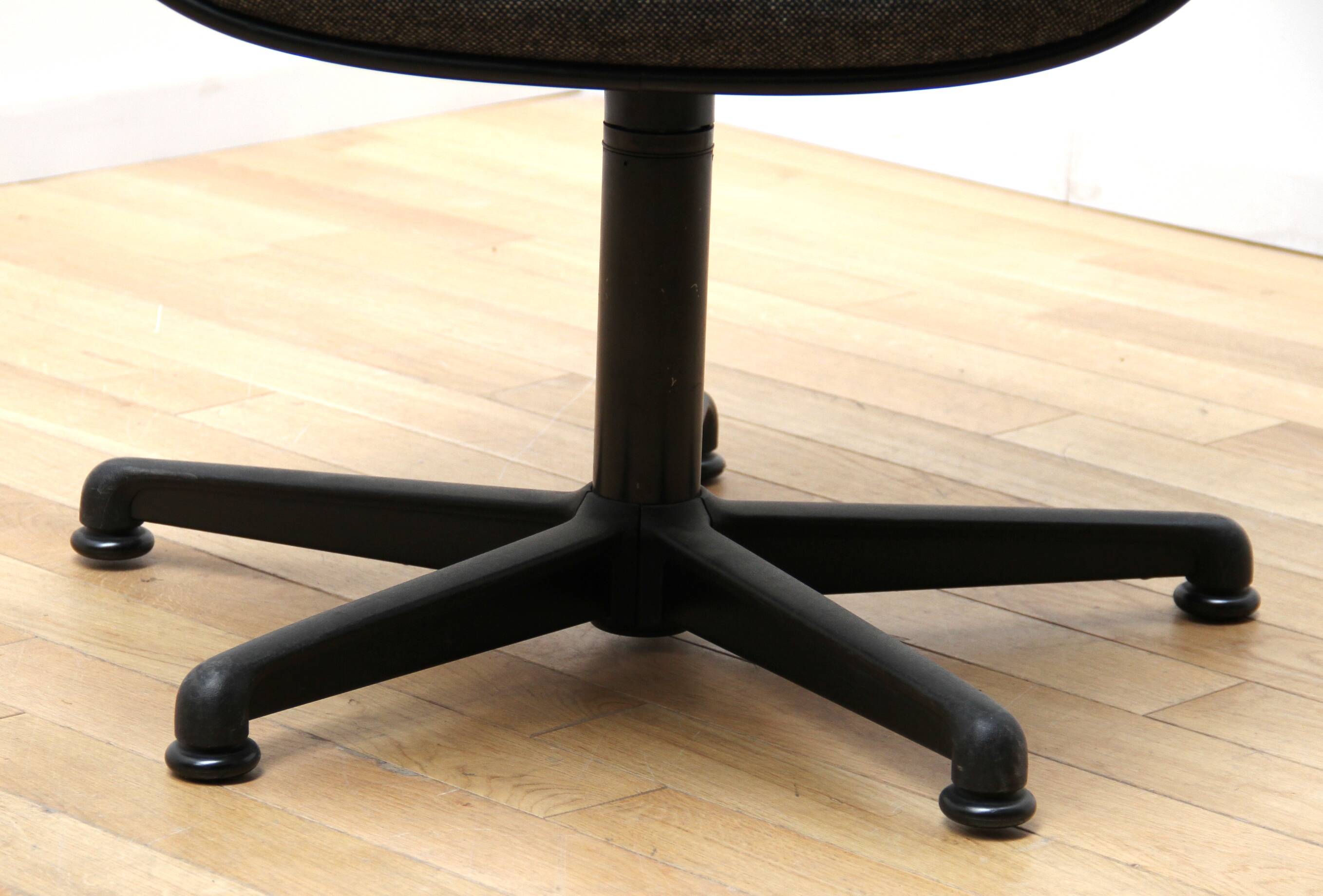 Comforto office chair, Mobilier International