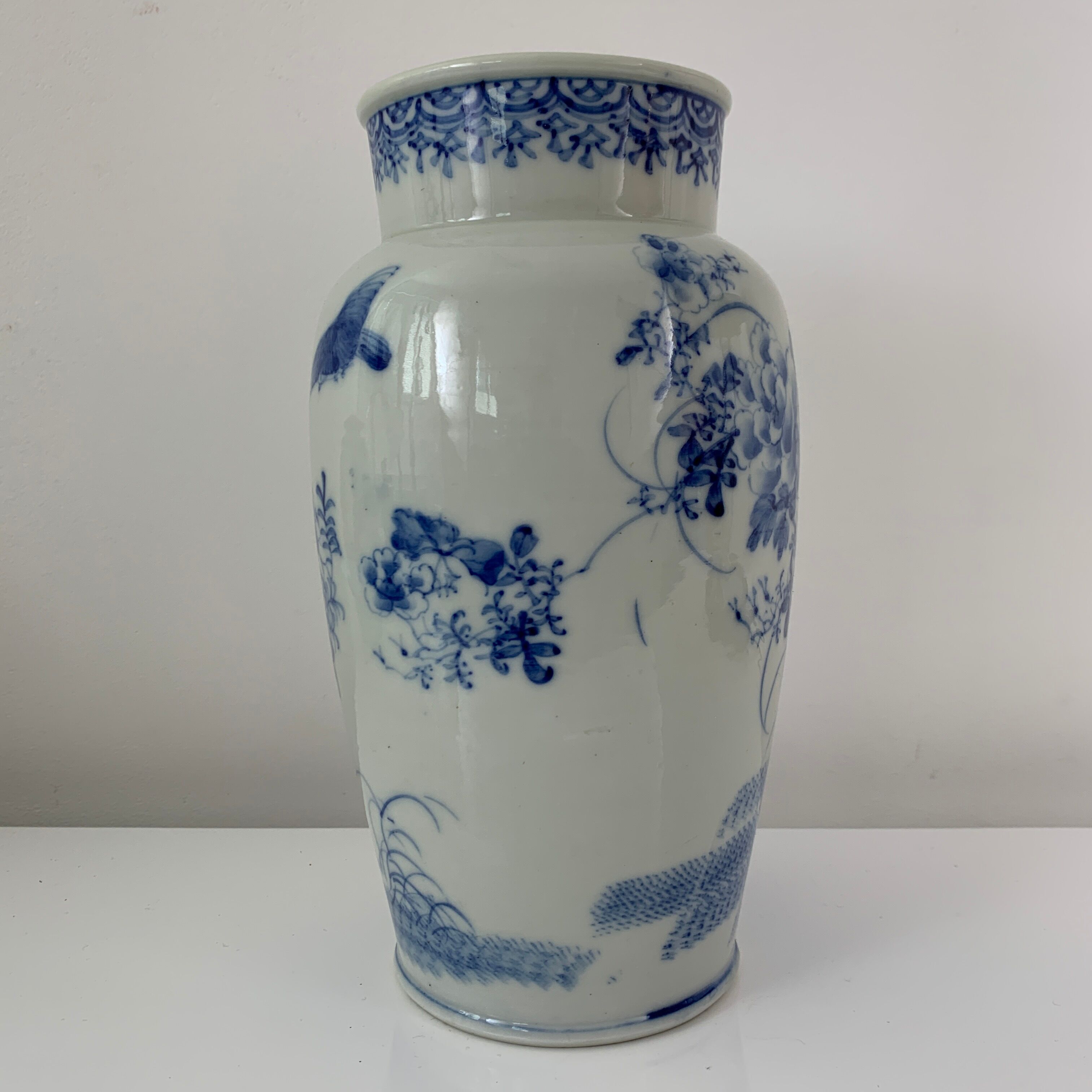 Porcelain vase White blue nineteenth Japan Meiji