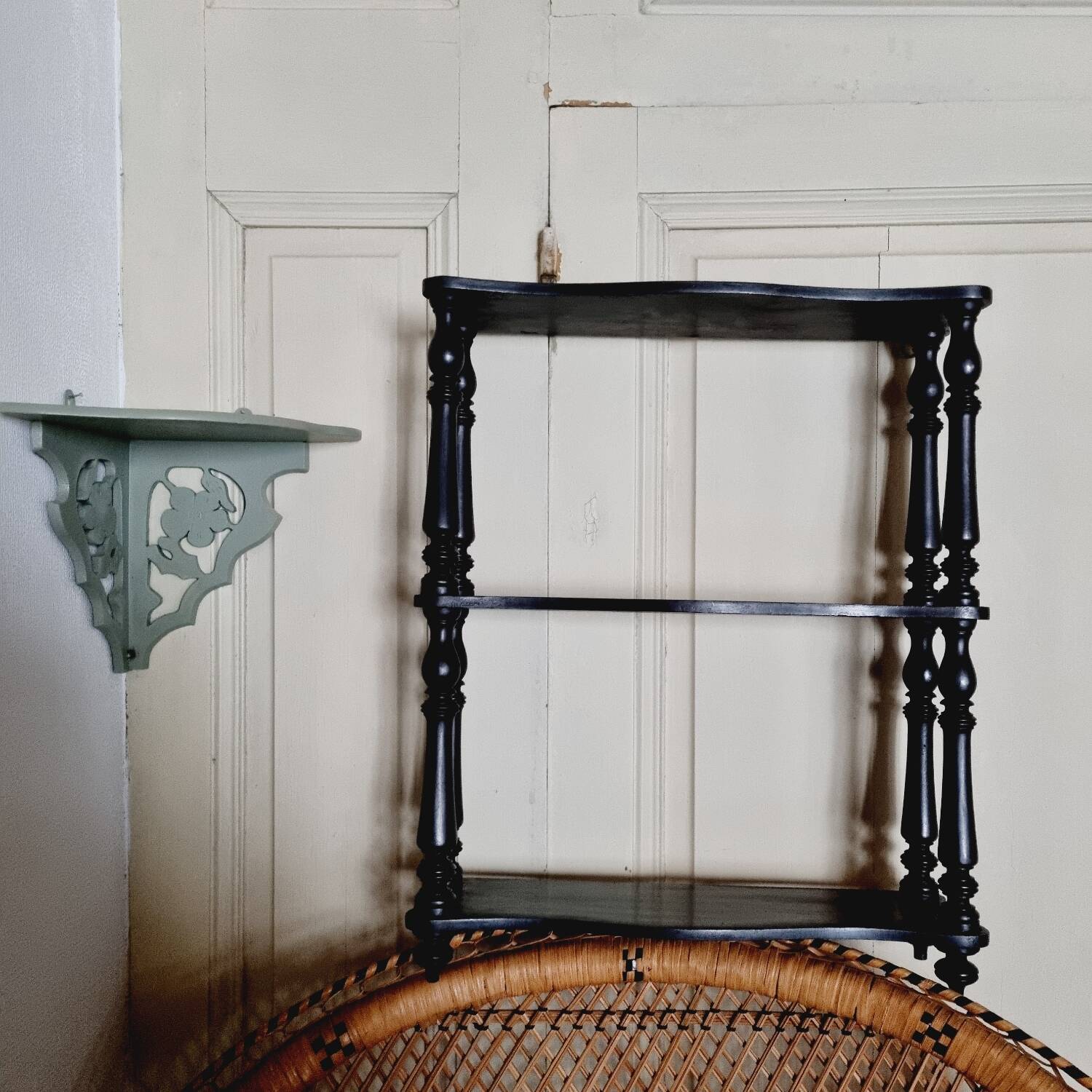 Lot of 2 old shelves