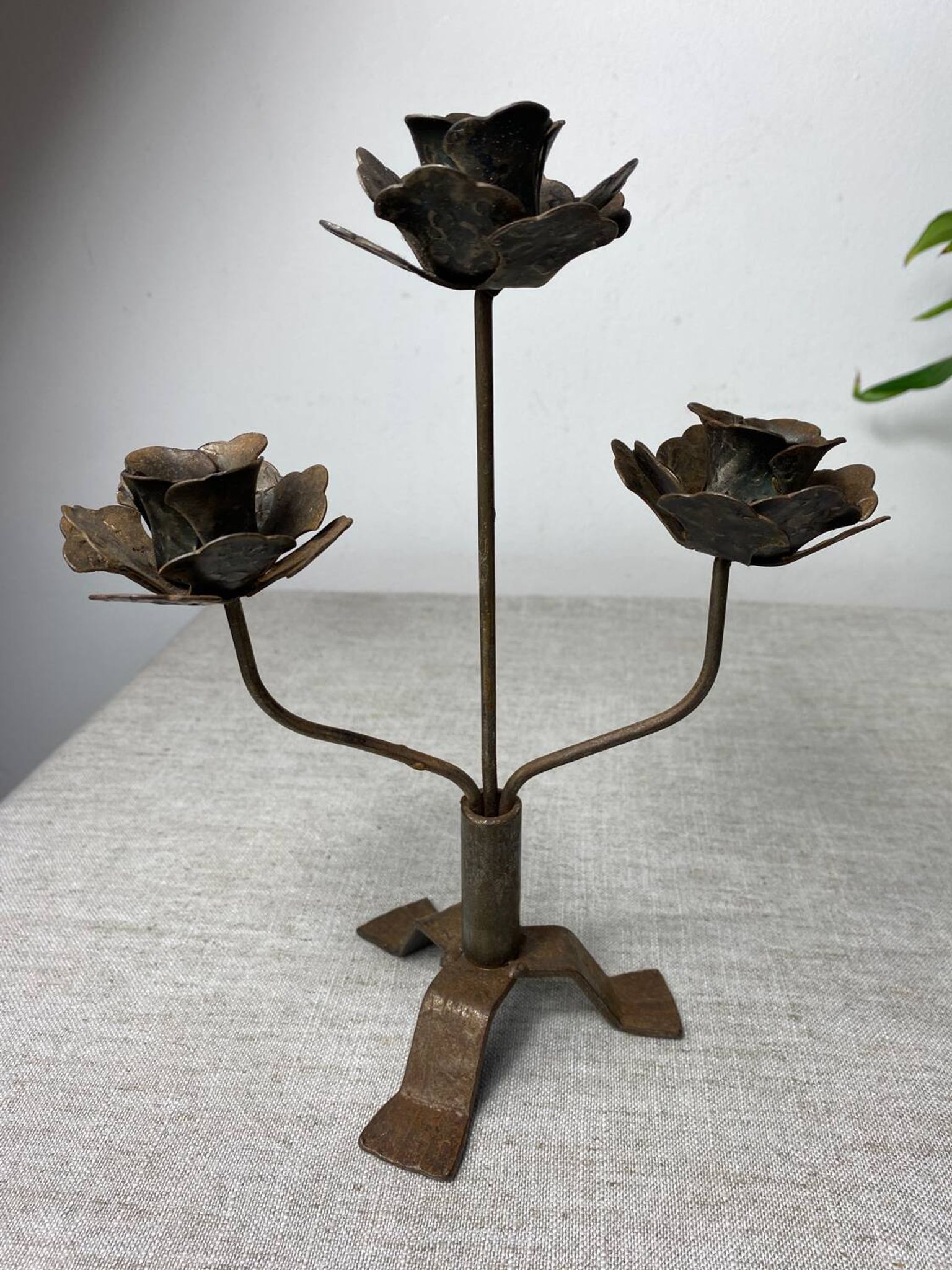 Rose shaped metal candle holder