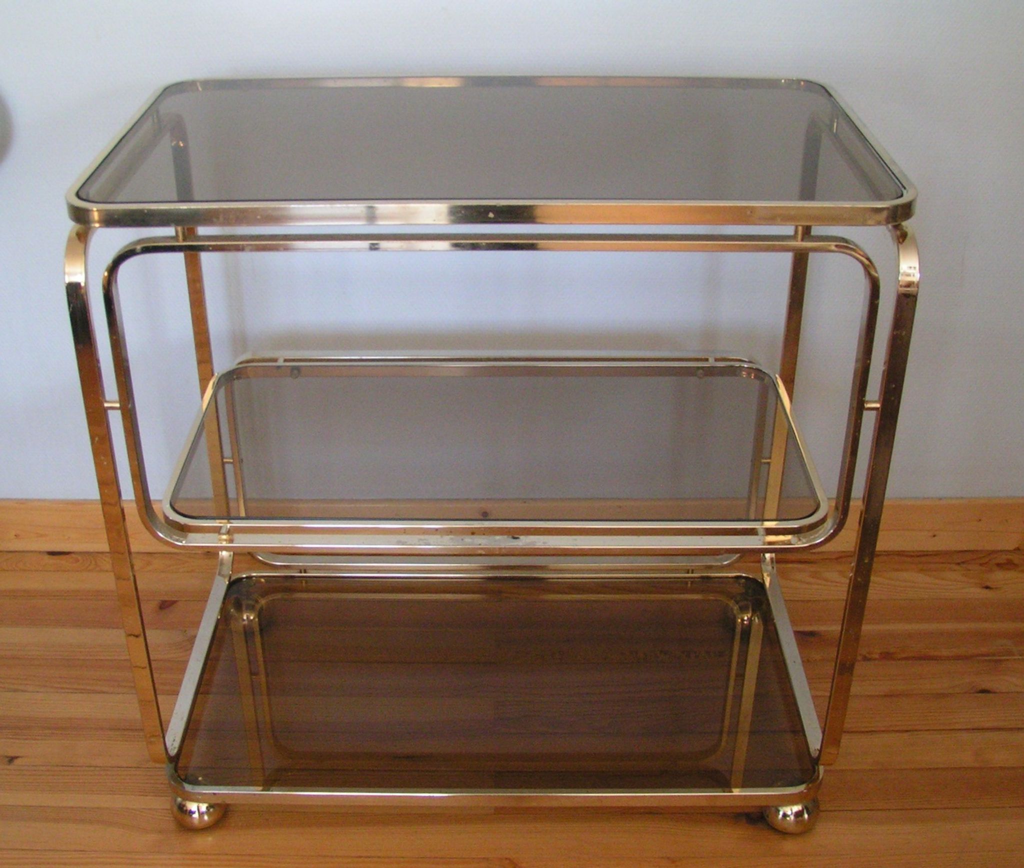 Service on wheels in gold brass and sunglasses - signed