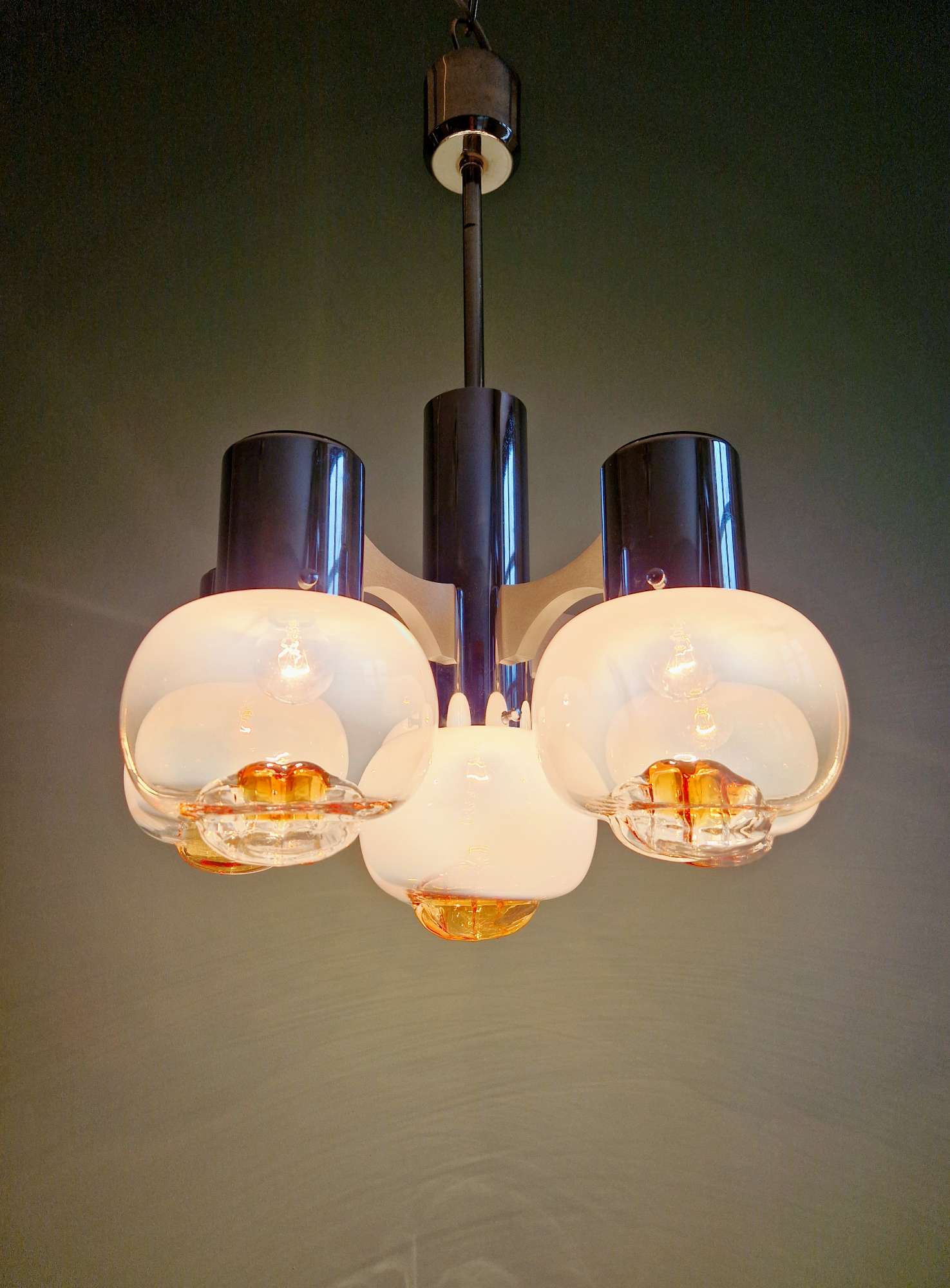 Lustre Mazzega en verre de Murano et métal chromé, années 70