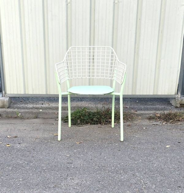 Chaise Lyze, EMU