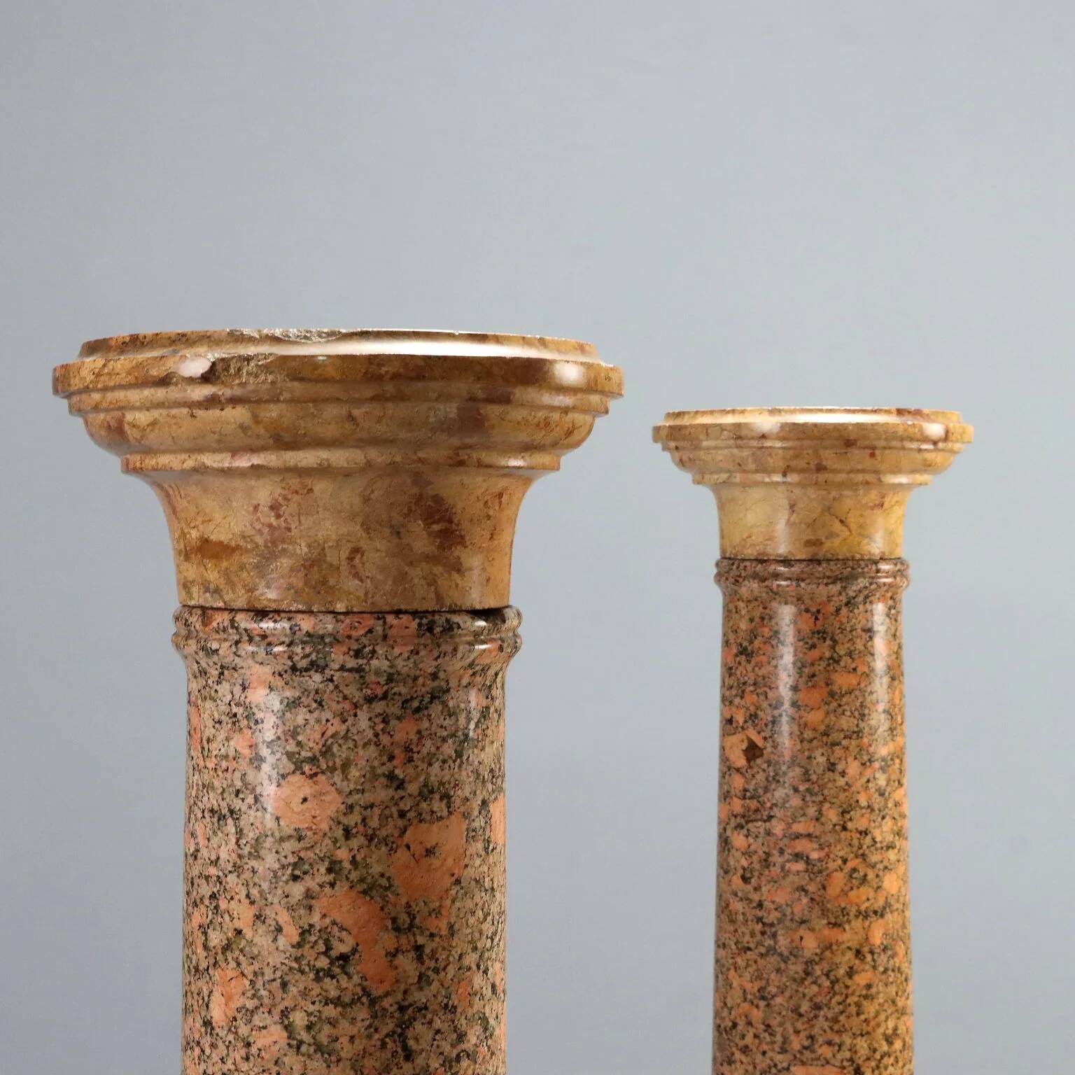 Paire de colonnes en marbre breccia et granit - Italie XIXe siècle