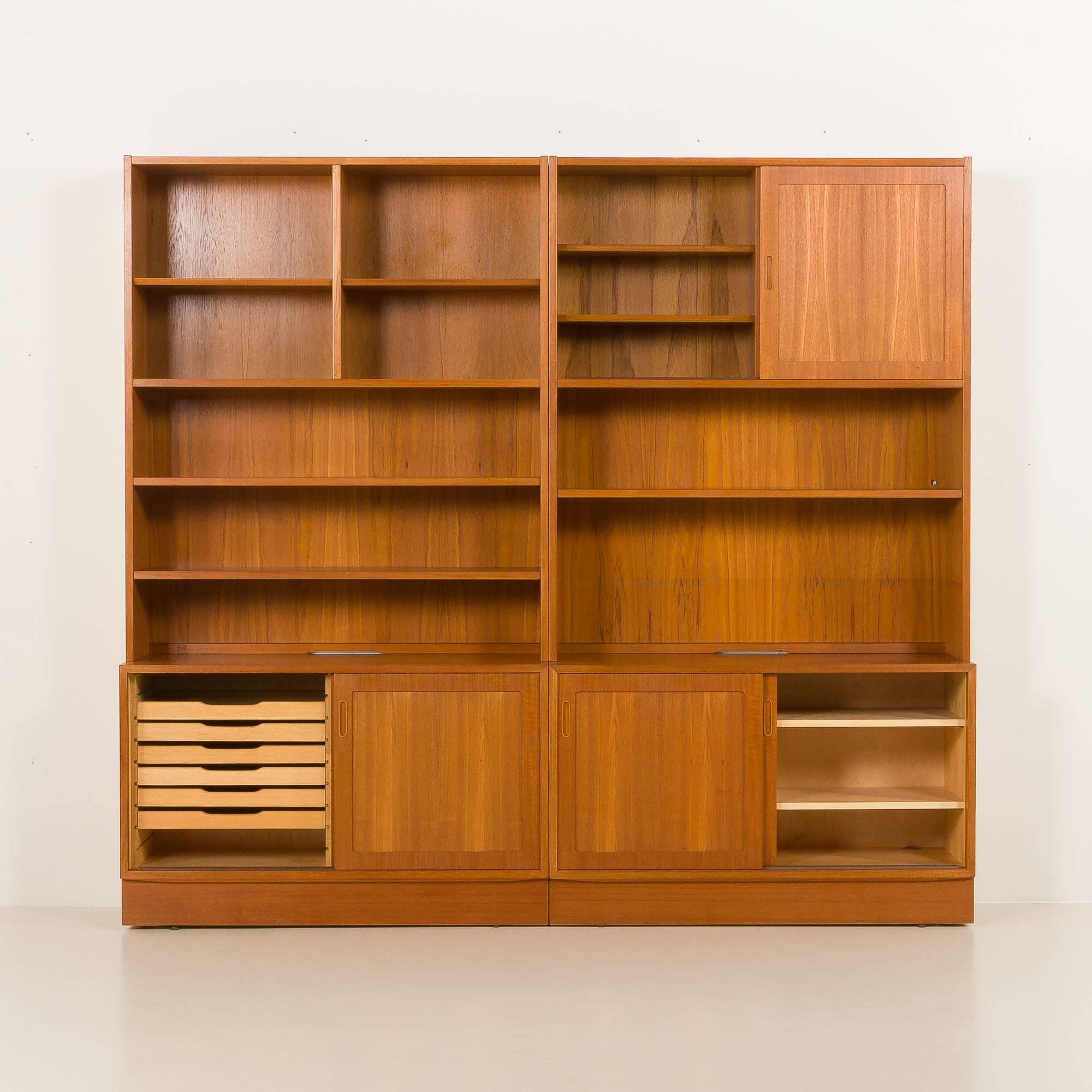 Danish mid century modular bookcase in teak by Poul Hundevad , Denmark