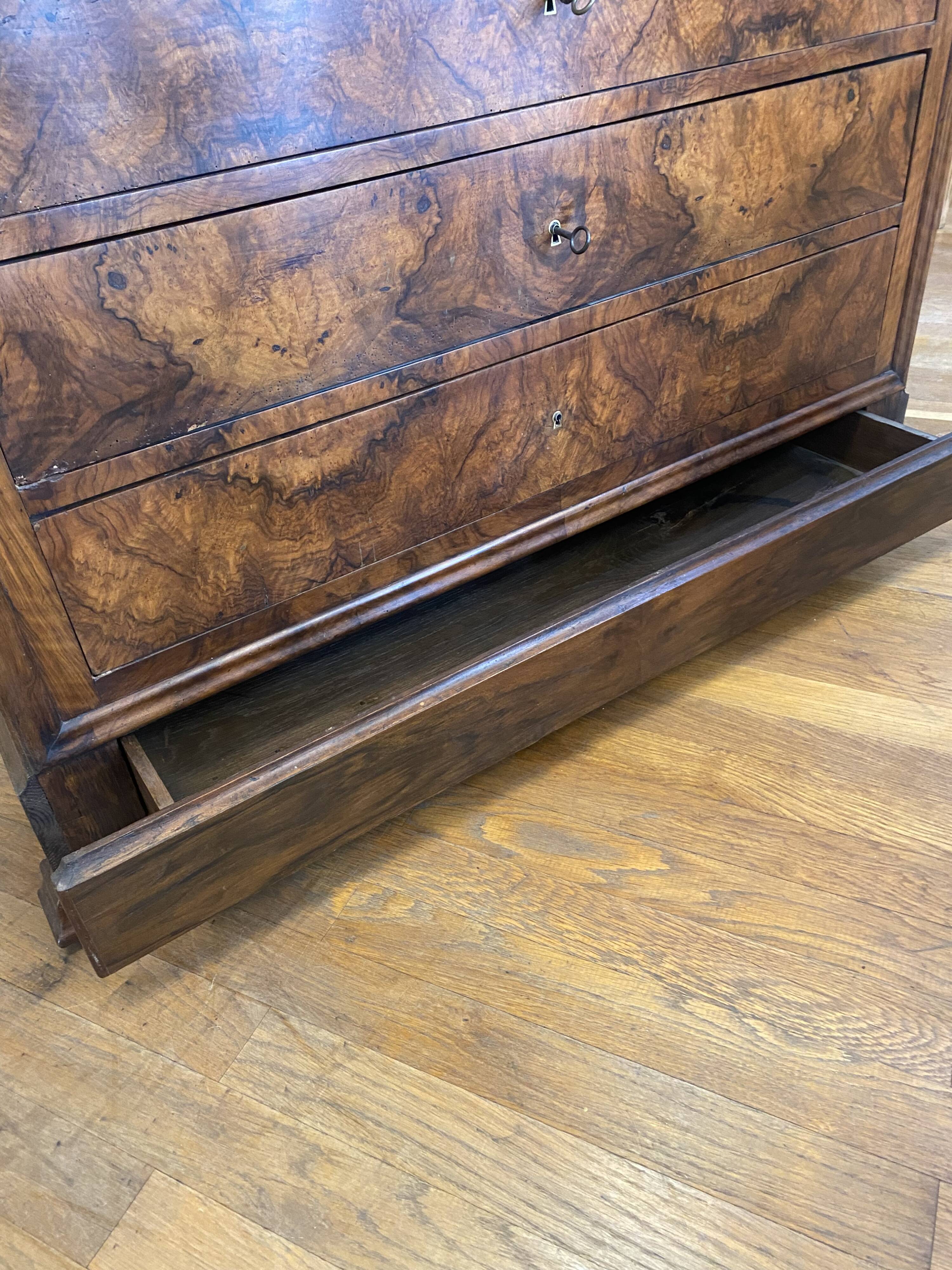 Louis Philippe chest of drawers in walnut