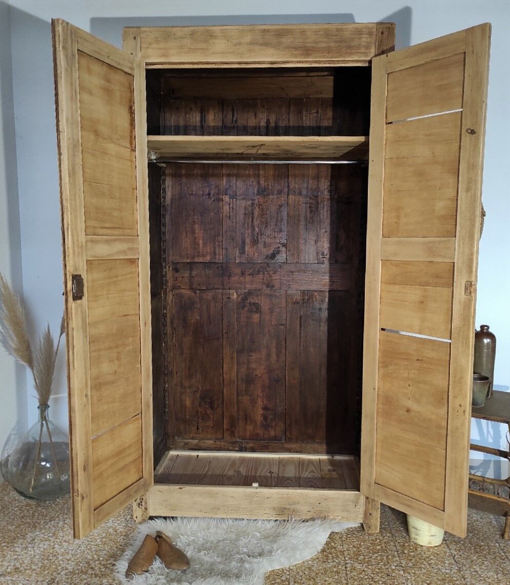 Armoire parisienne