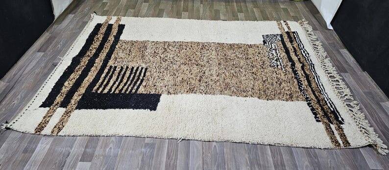 Handmade Berber rug, traditional craftsmanship, size 150 x 250 cm