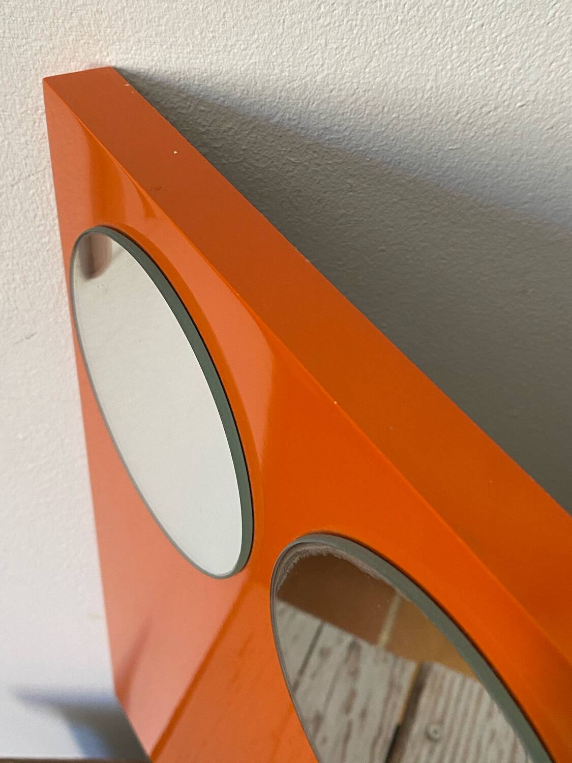 Miroir de type Space Age