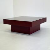 Table basse italienne rouge du milieu du siècle avec plateau en verre