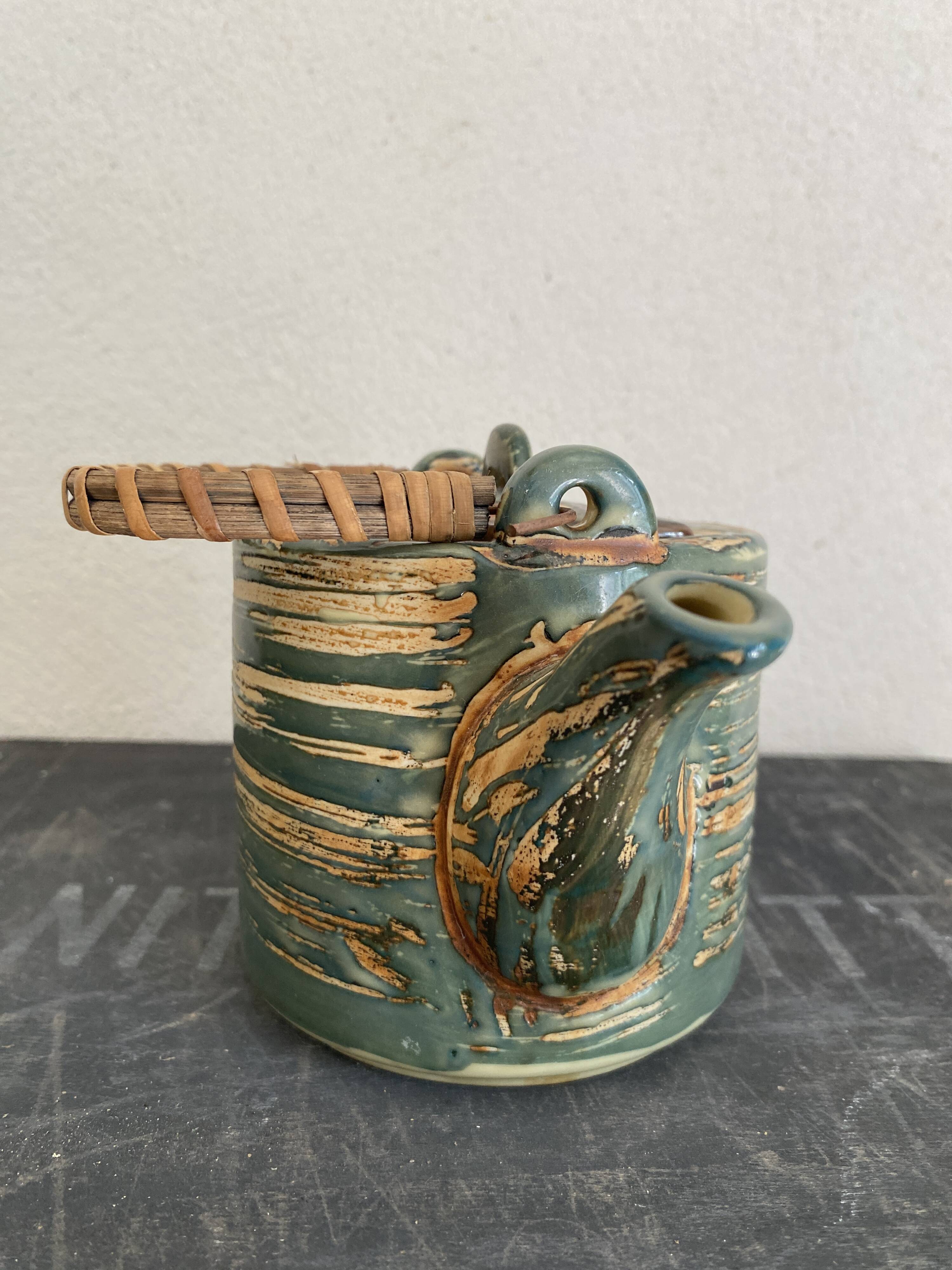 Ceramic teapot