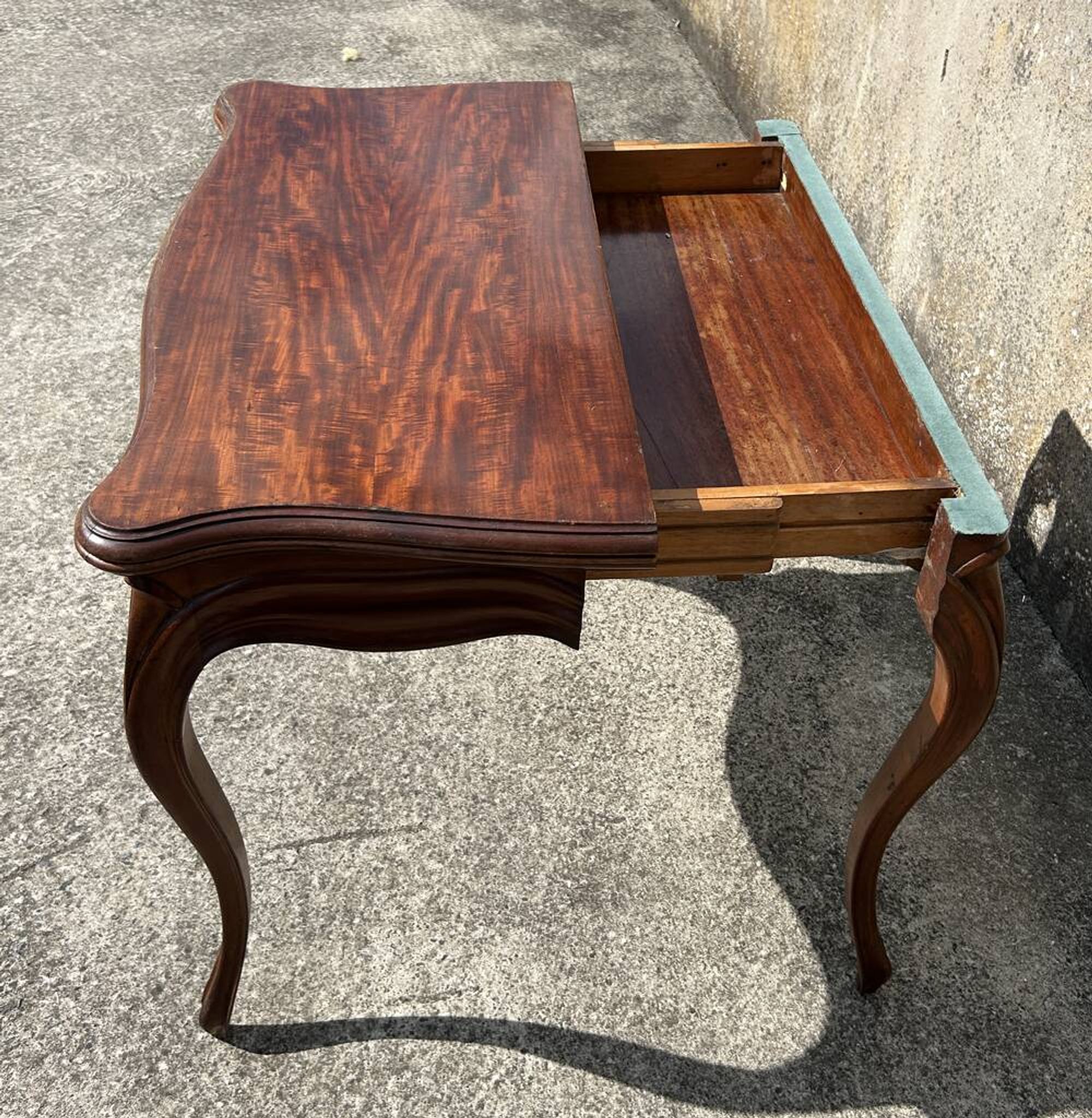 Table de jeu en bois d'acajou Napoléon III, 18ème siècle