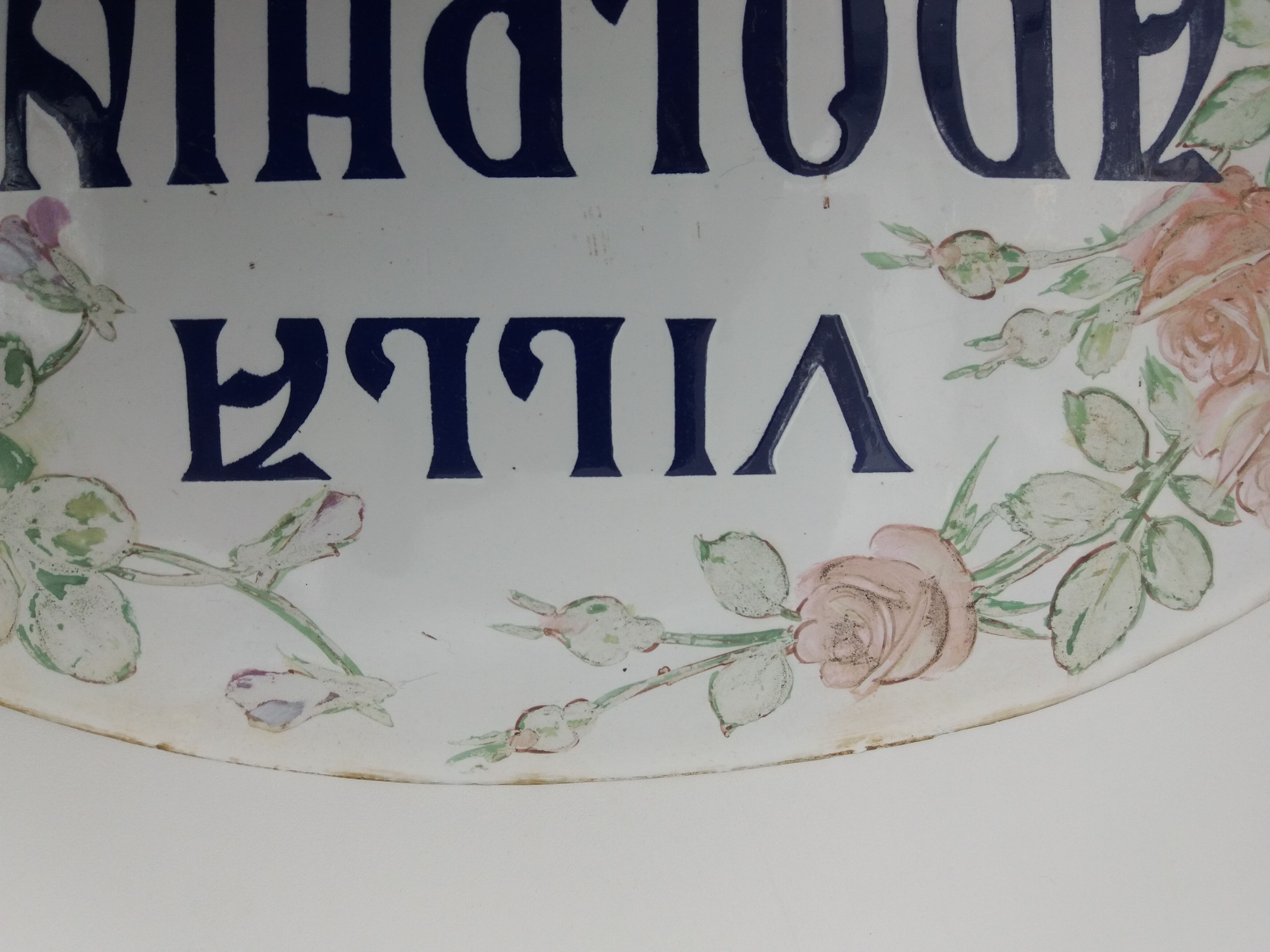 Enamelled and domed plaque Villa Adolphine