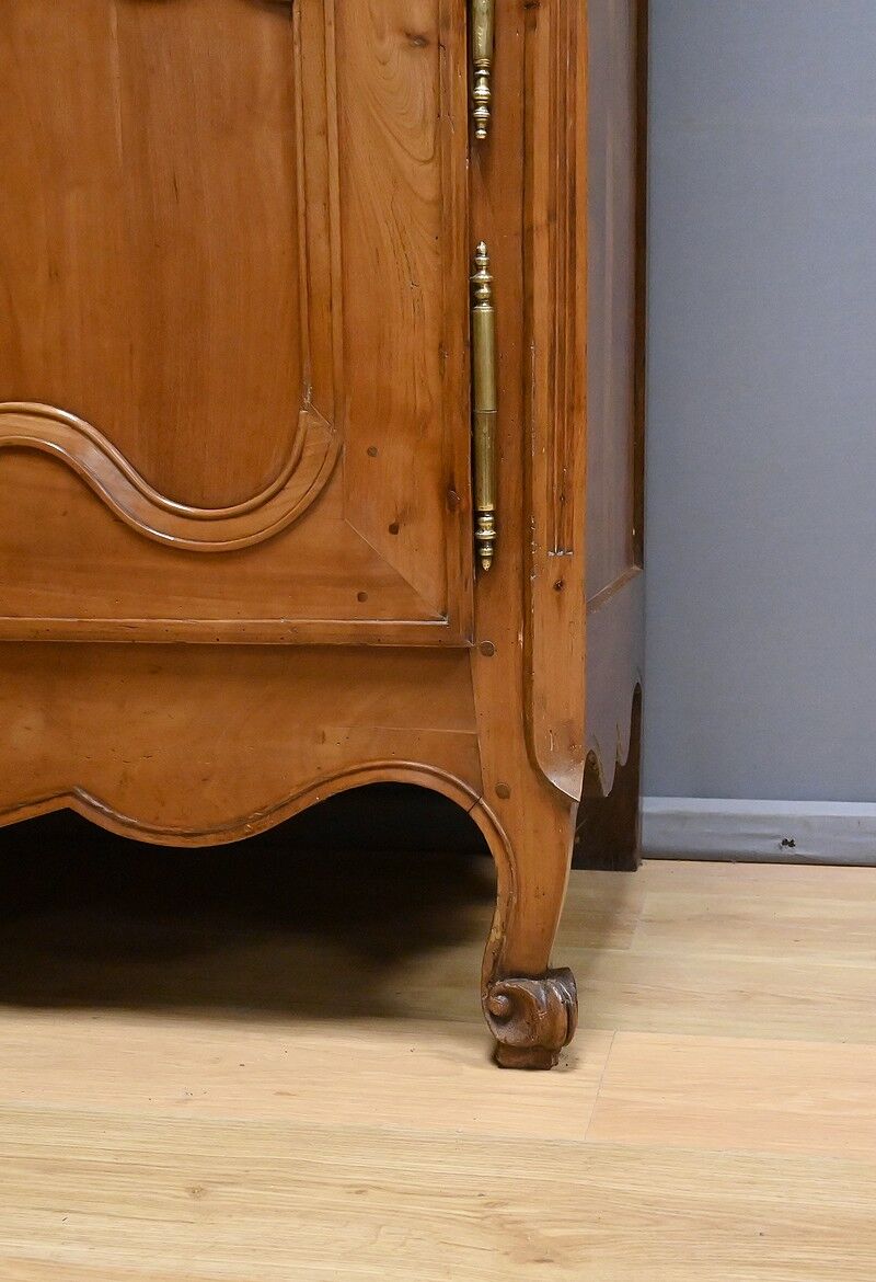 4-door cherry wood cabinet, regional work, Louis XV style – first part of the 19th century