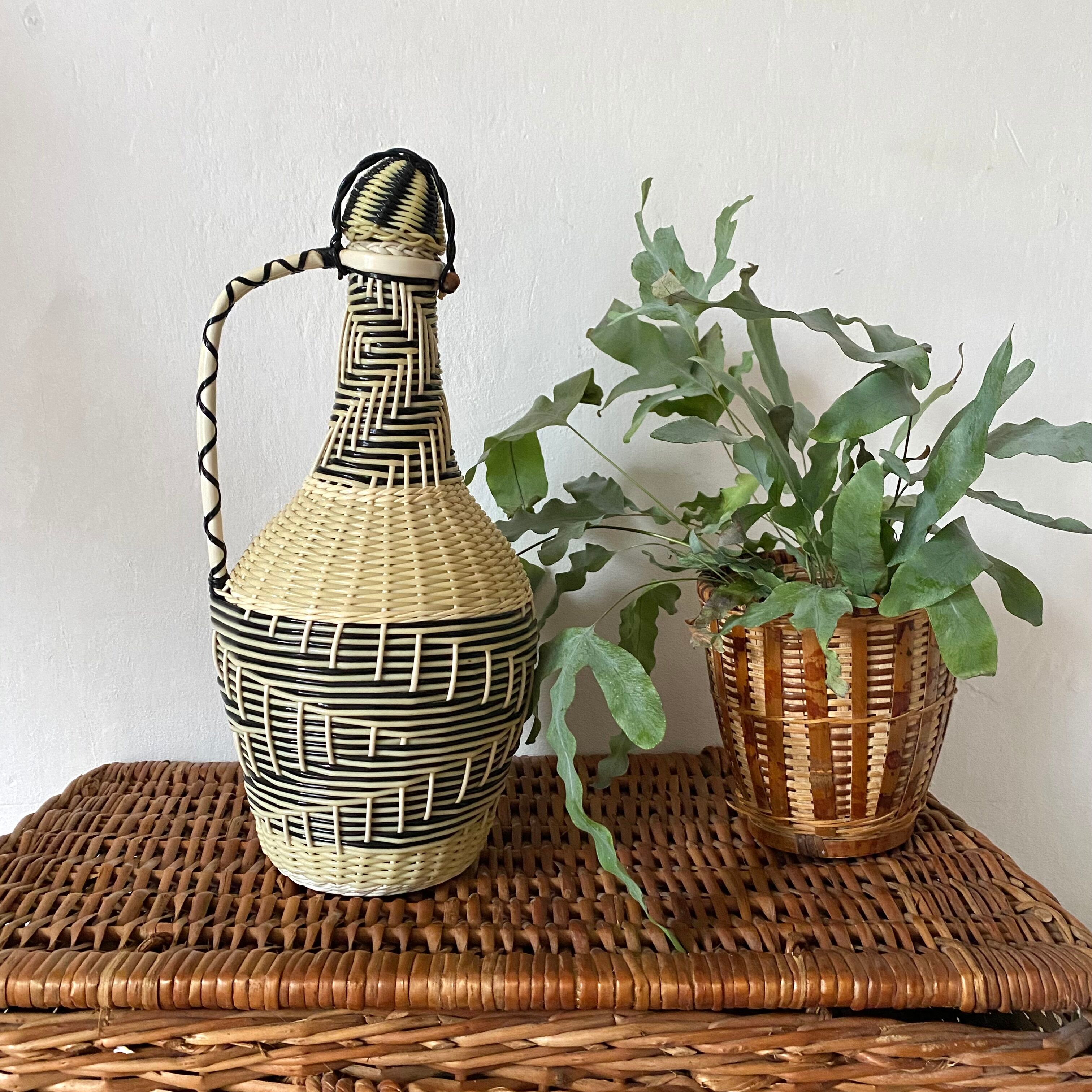 Vintage scoubidou bottle