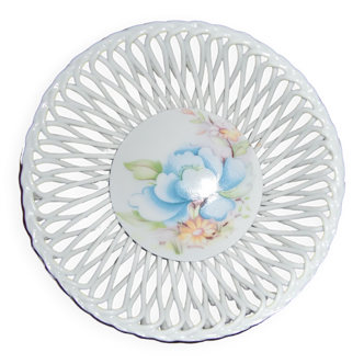 Petite coupelle ajourée en porcelaine blanche