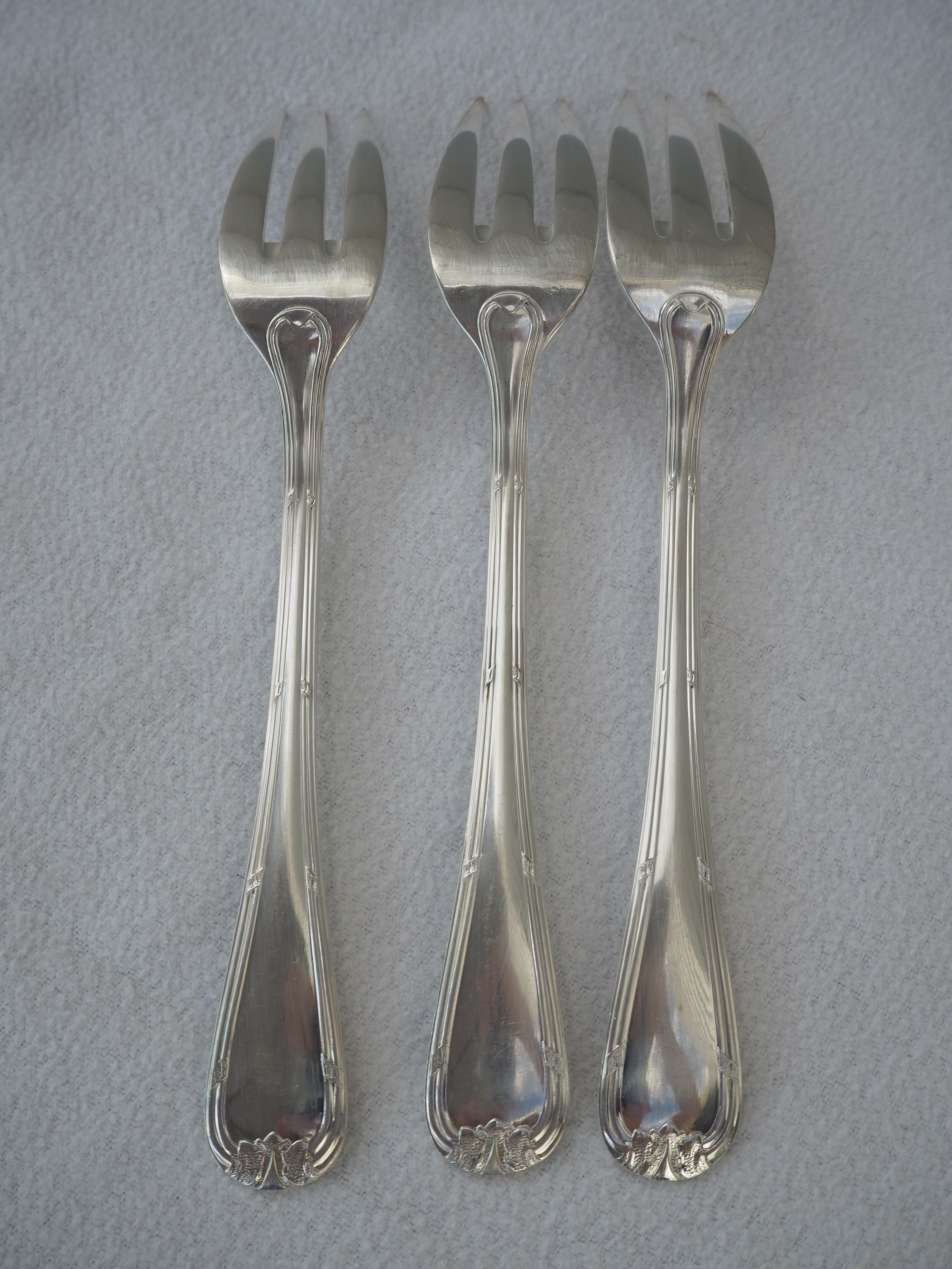 Fish service and its 6 silver-plated cutlery, crossed ribbon model